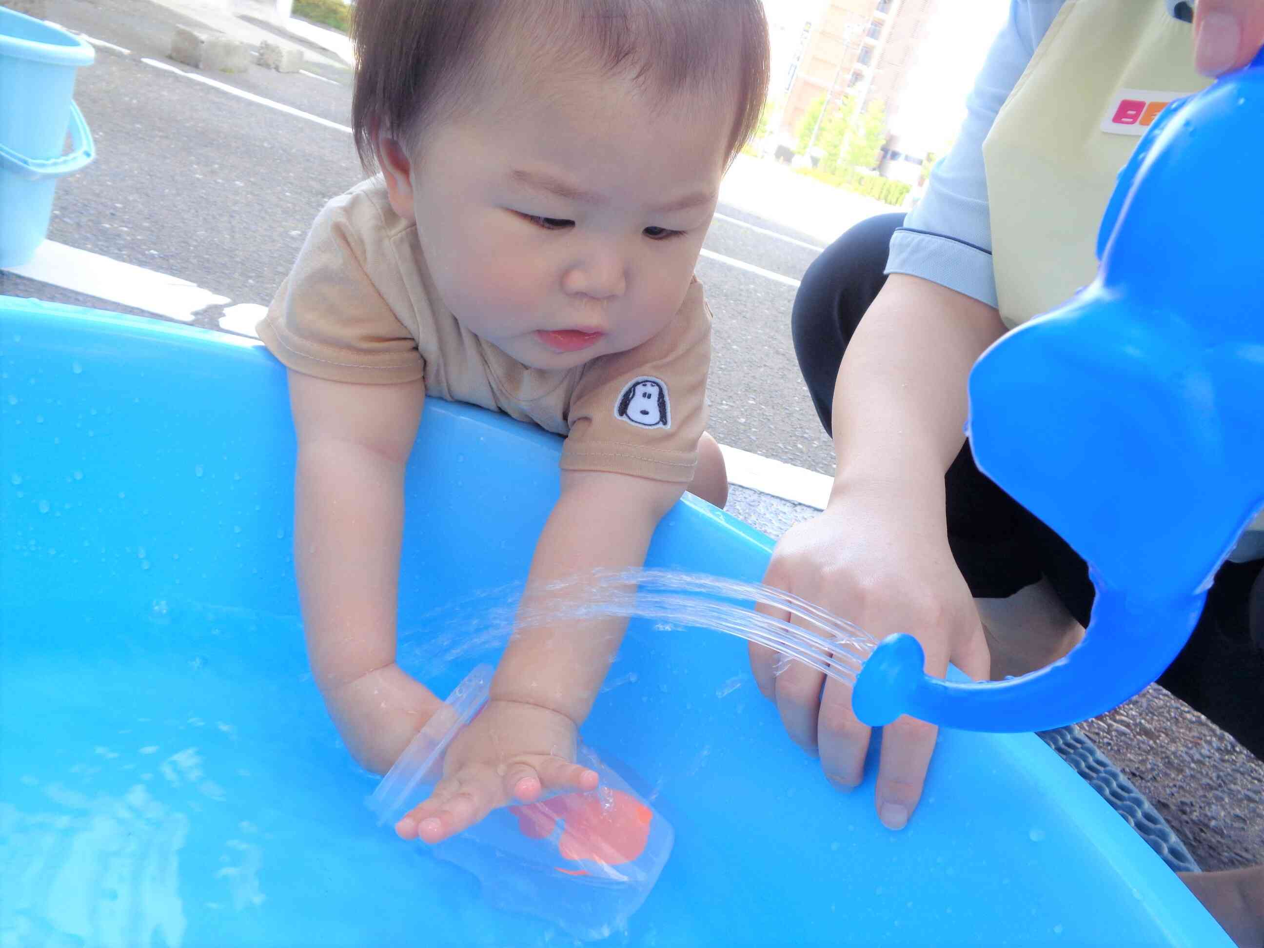 お水遊び楽しいな♪