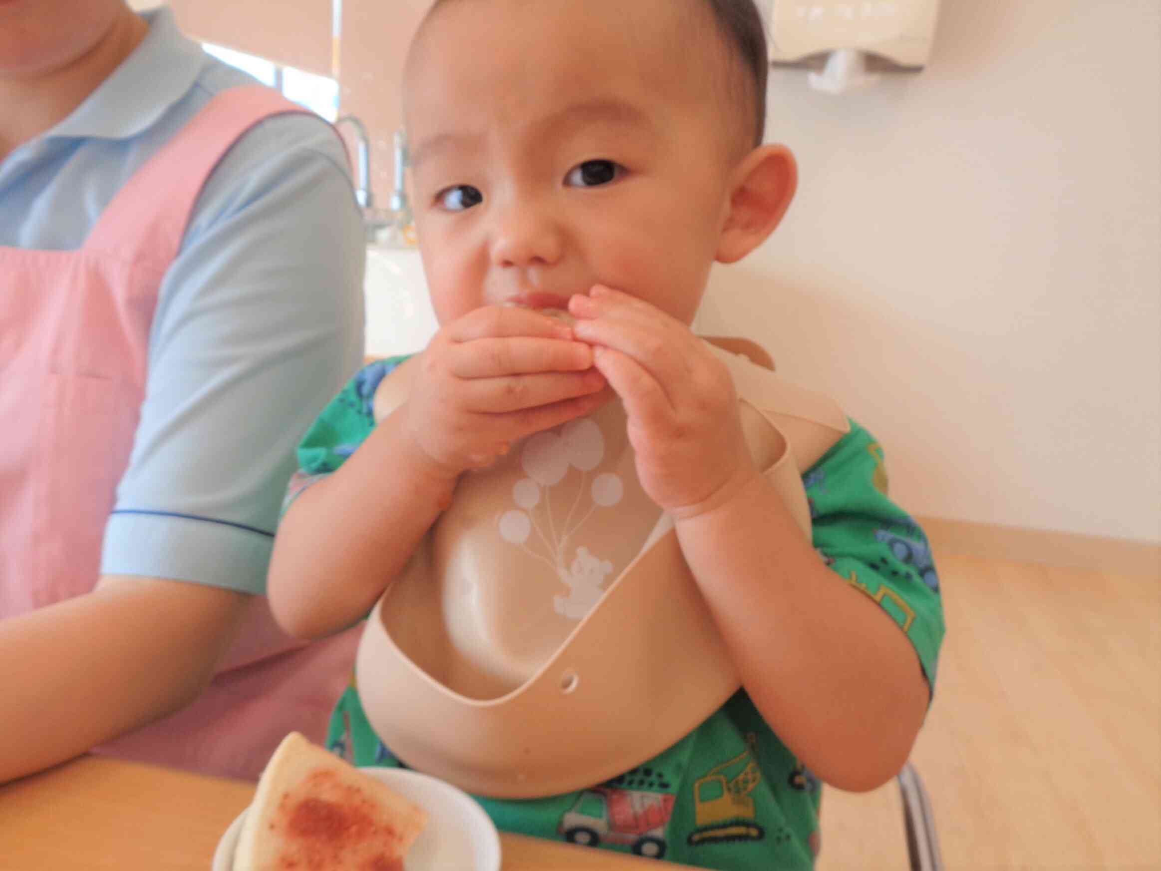 大きなお口でパクリ！