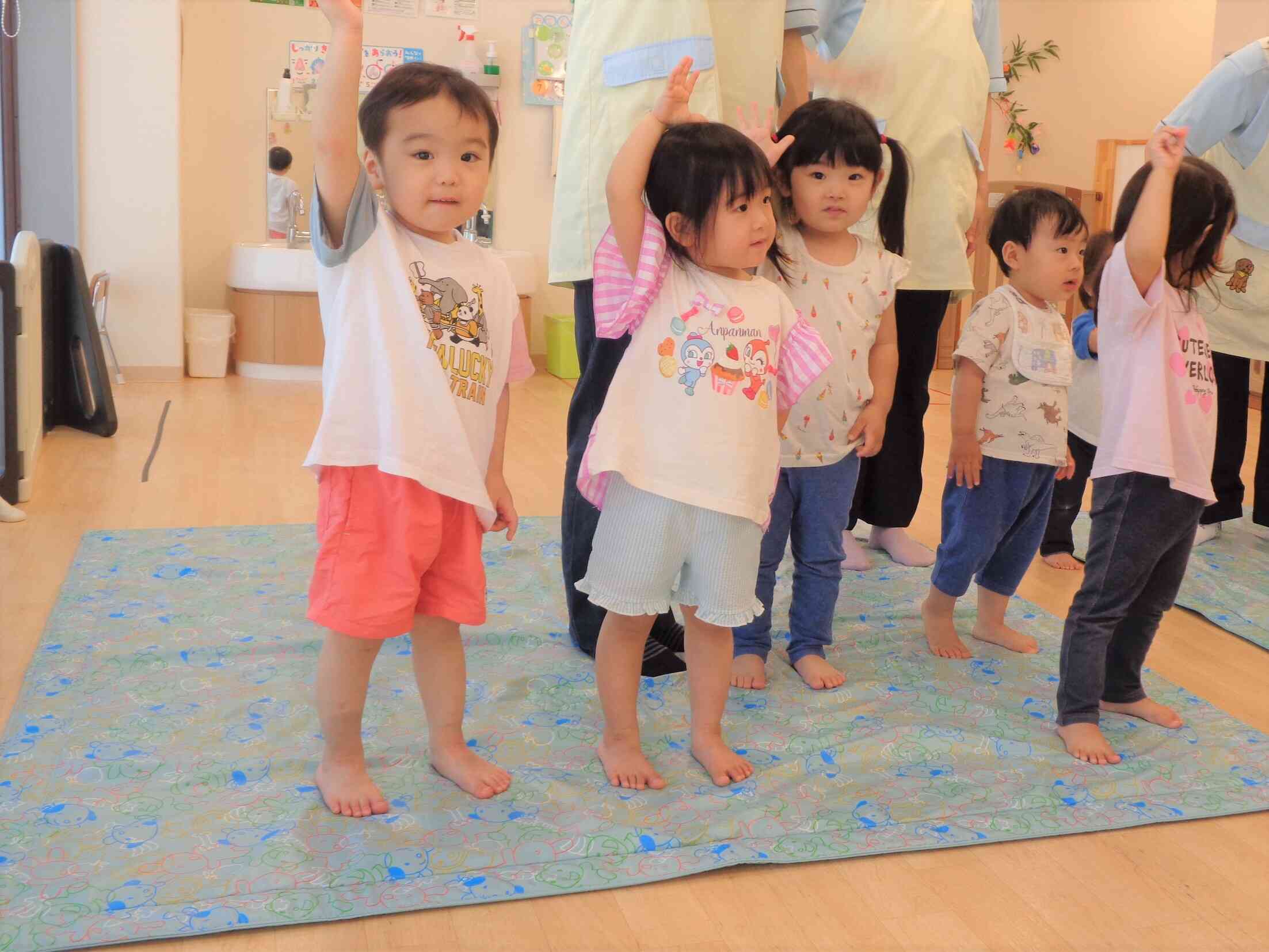 手を挙げて渡ろう★