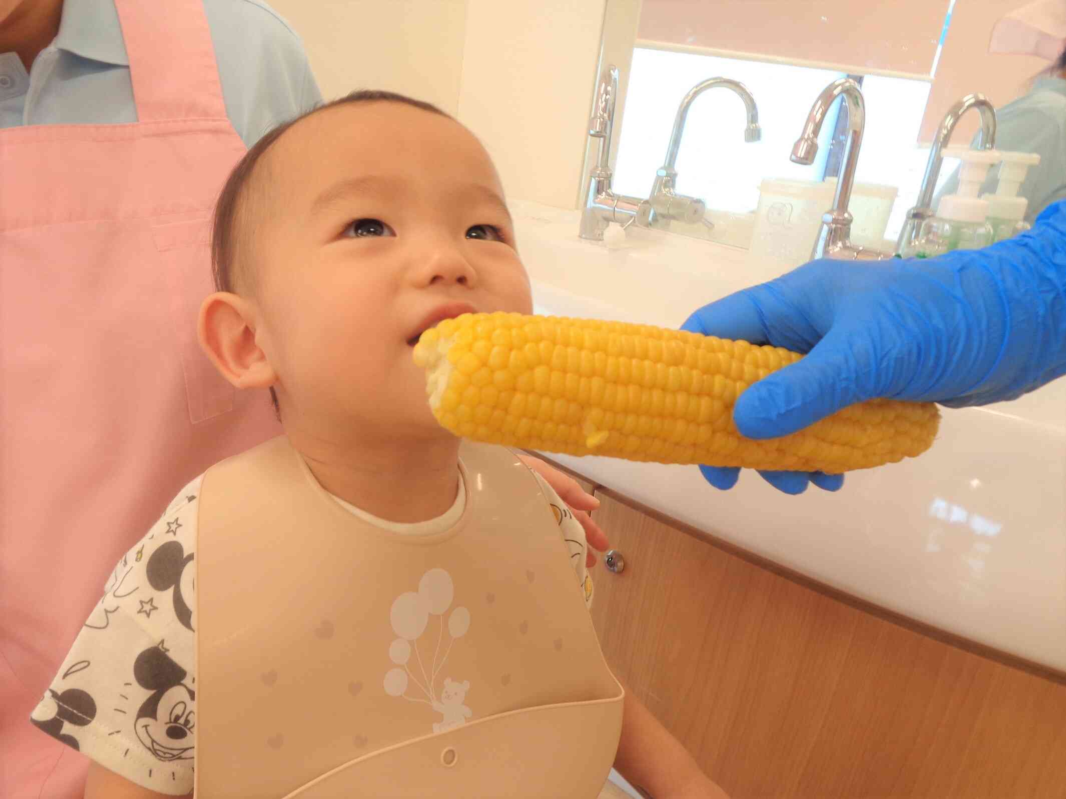 茹でたとうもろこしも匂いを嗅いでみたよ❤