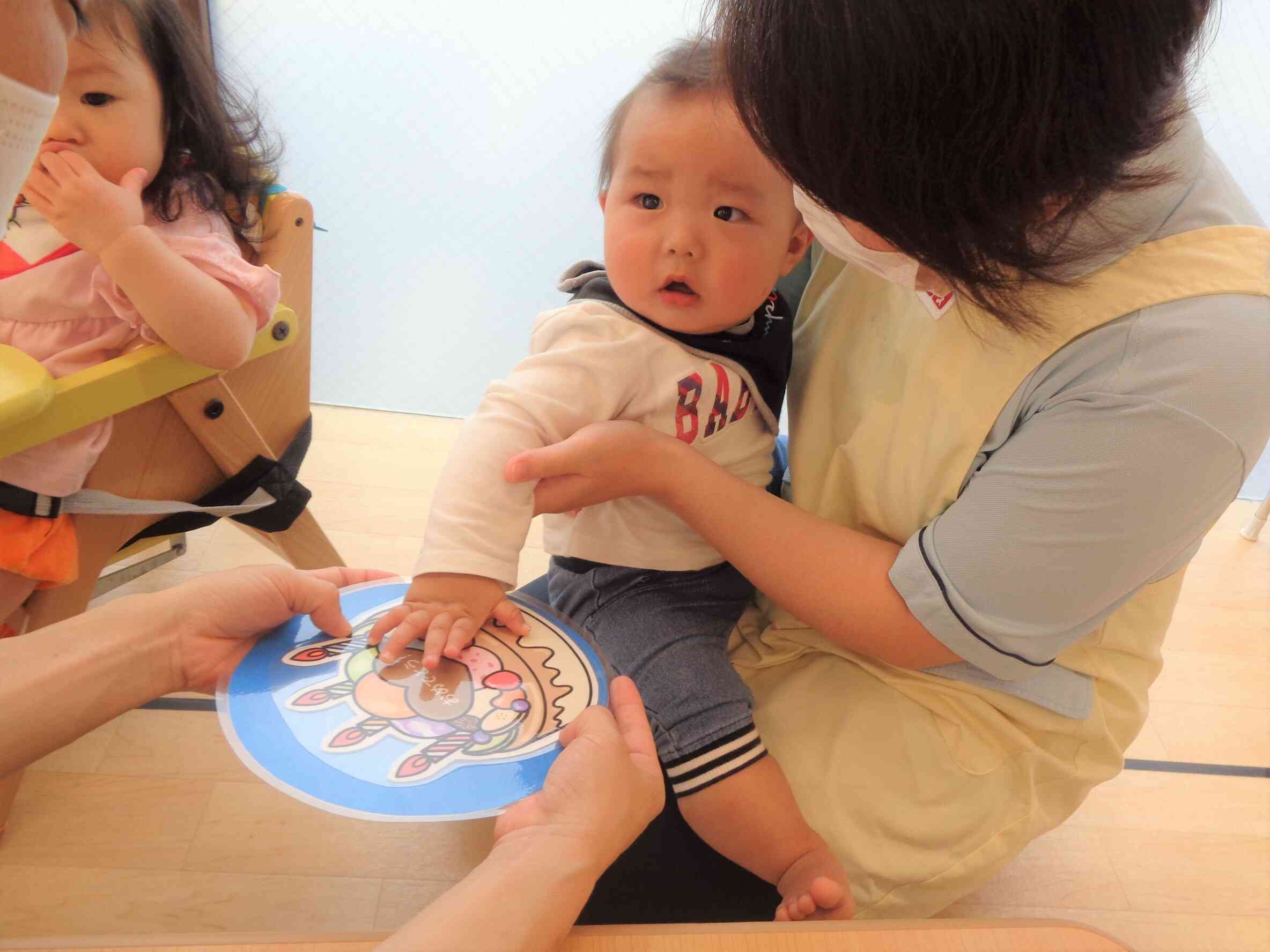 ケーキにタッチしたよ☆