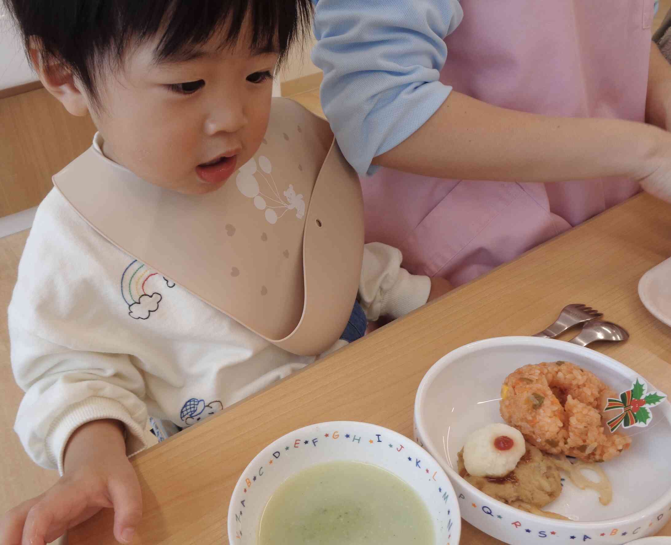 クリスマスお誕生日会⭐️③給食と食育の様子