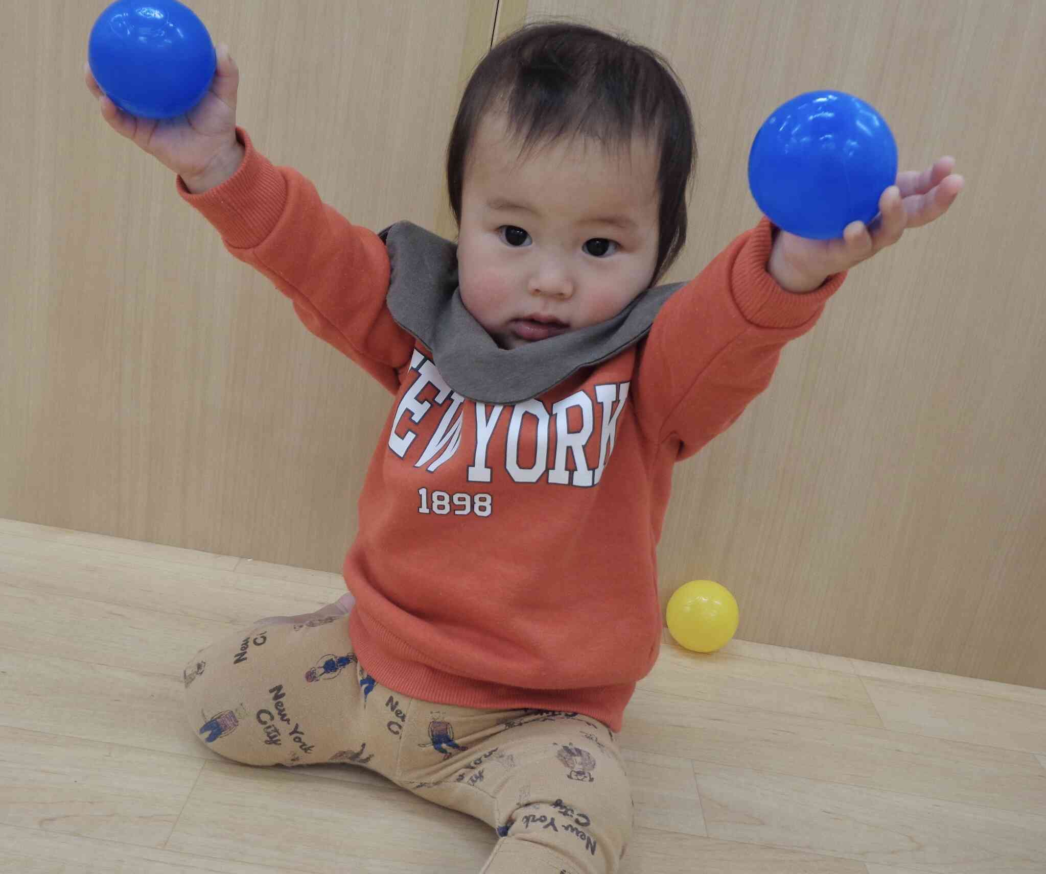 ボールで鬼退治してるよ♪