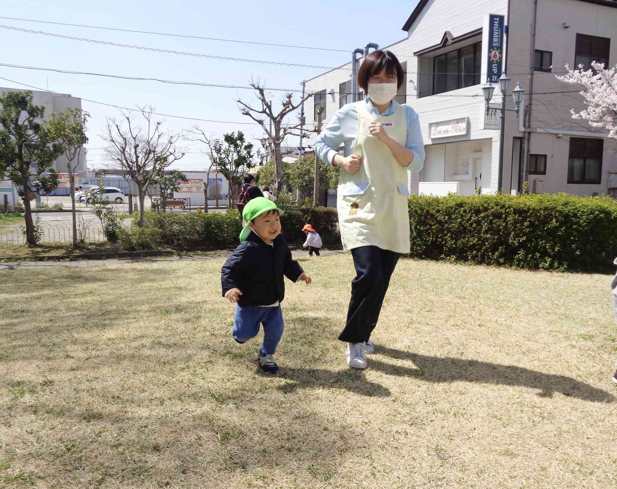 近くの公園で”おもいっきり”遊んでいます!