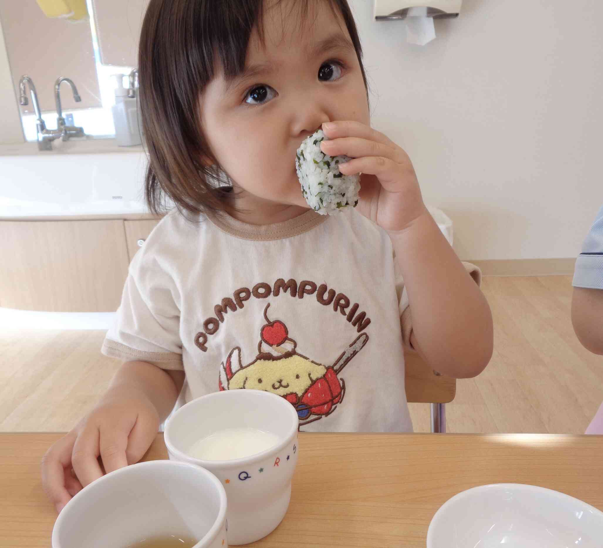防災食のおにぎりを食べてみよう