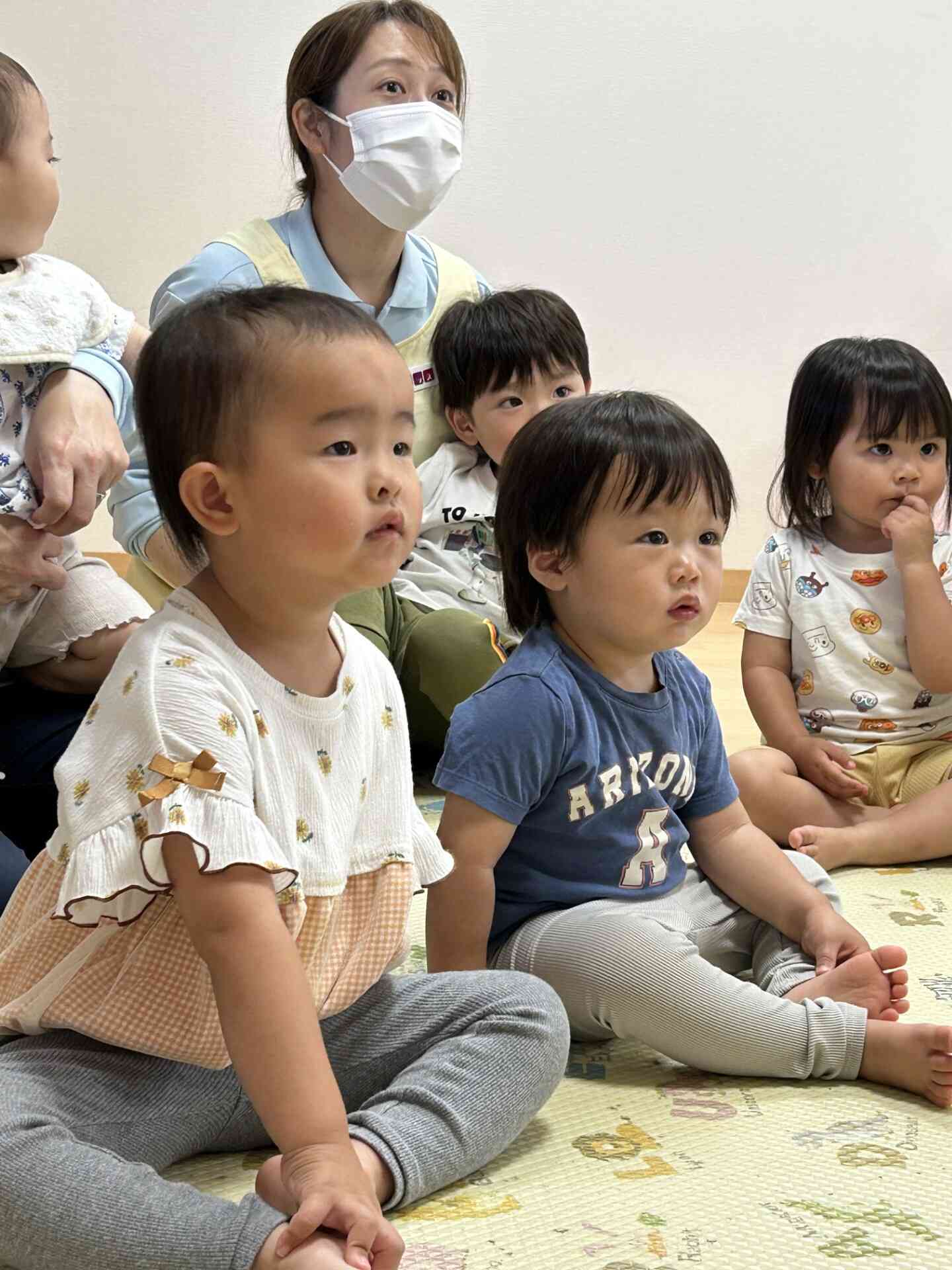 「虫バイキンくん来たらどうしよう・・・？？」と、とても真剣な表情で見ていました。