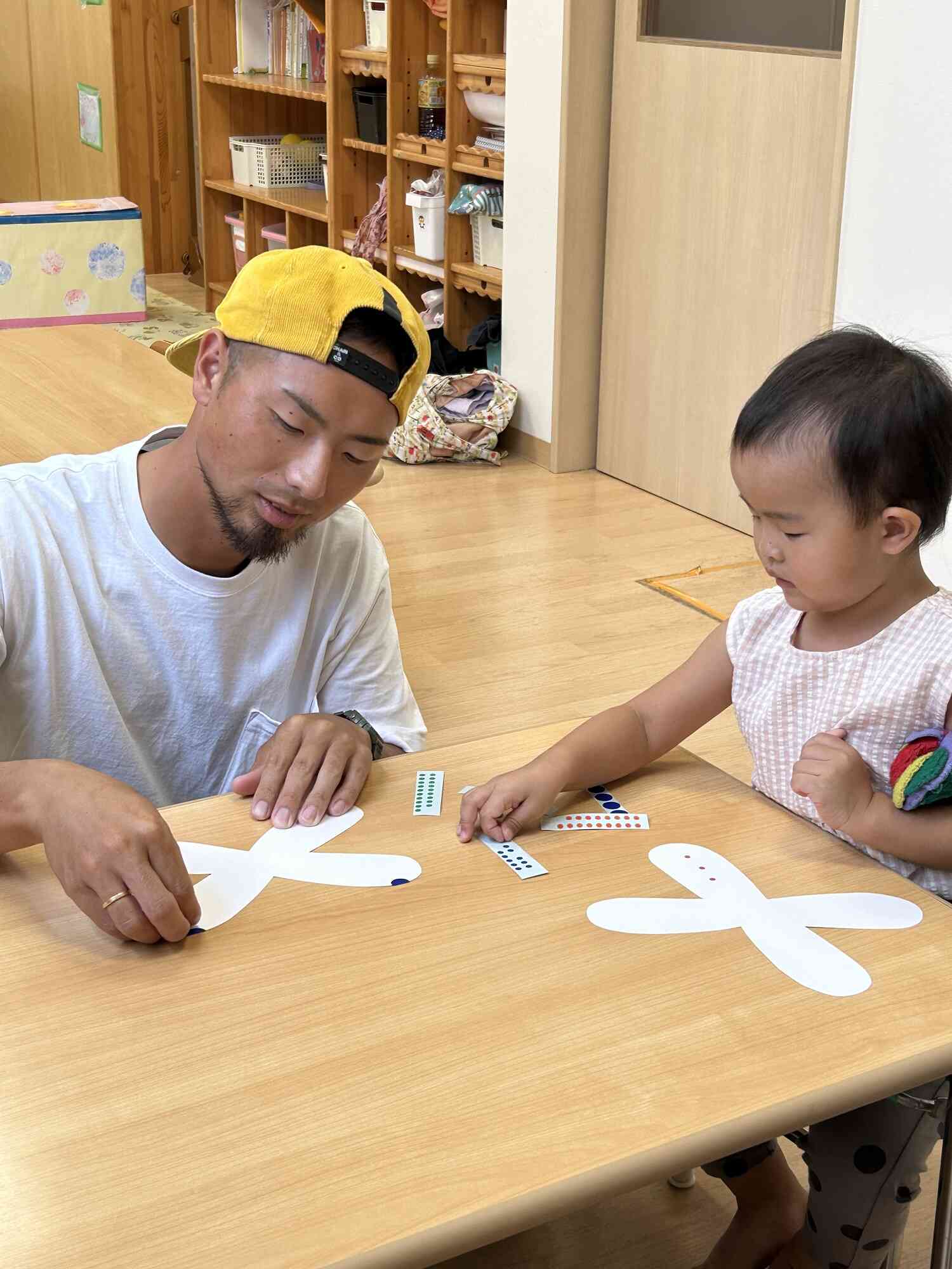 お父さんと一緒に製作楽しいね♪