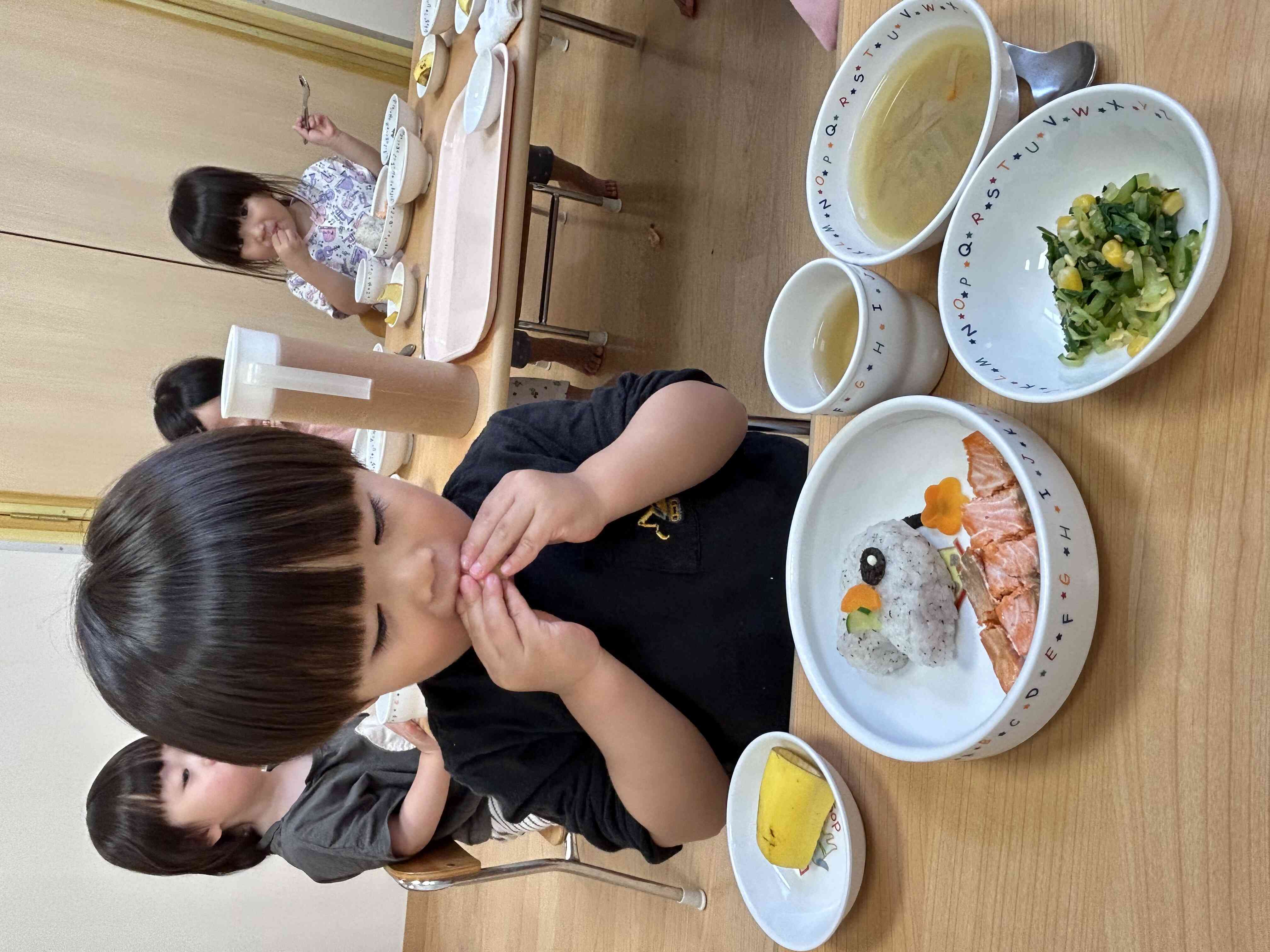 お上品に・・・パクリ！