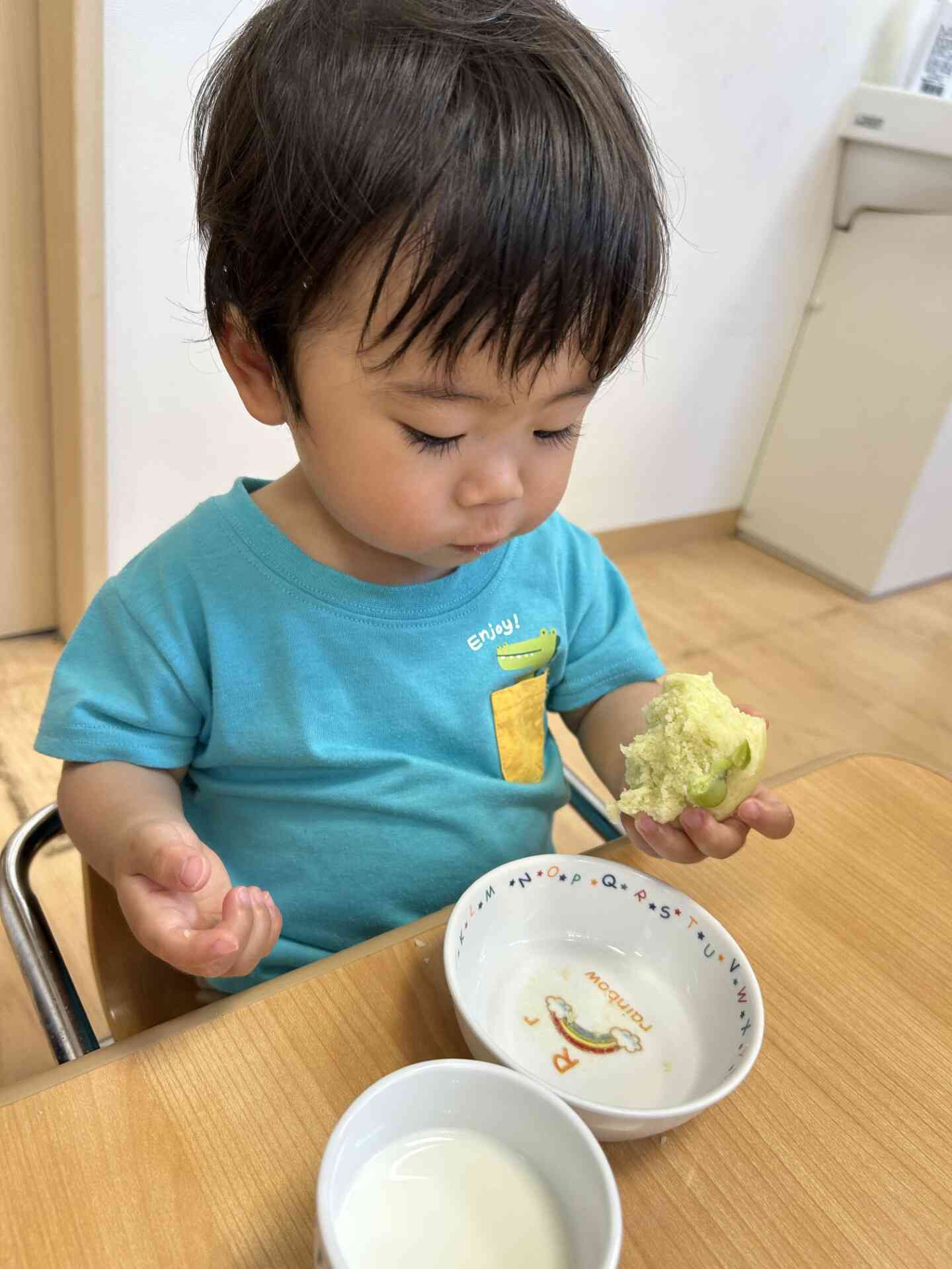 黙々と食べてます！