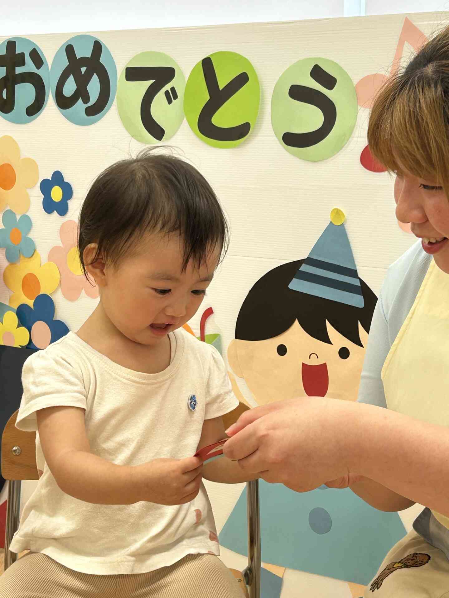 お誕生日カードを大事そうに受け取ってくれました。