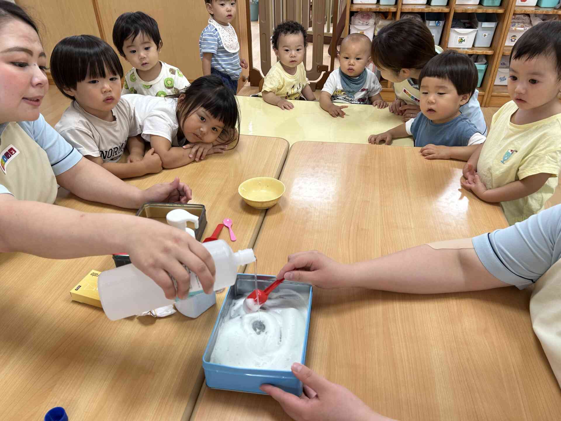 作り方から見せてもらい興味津々です！