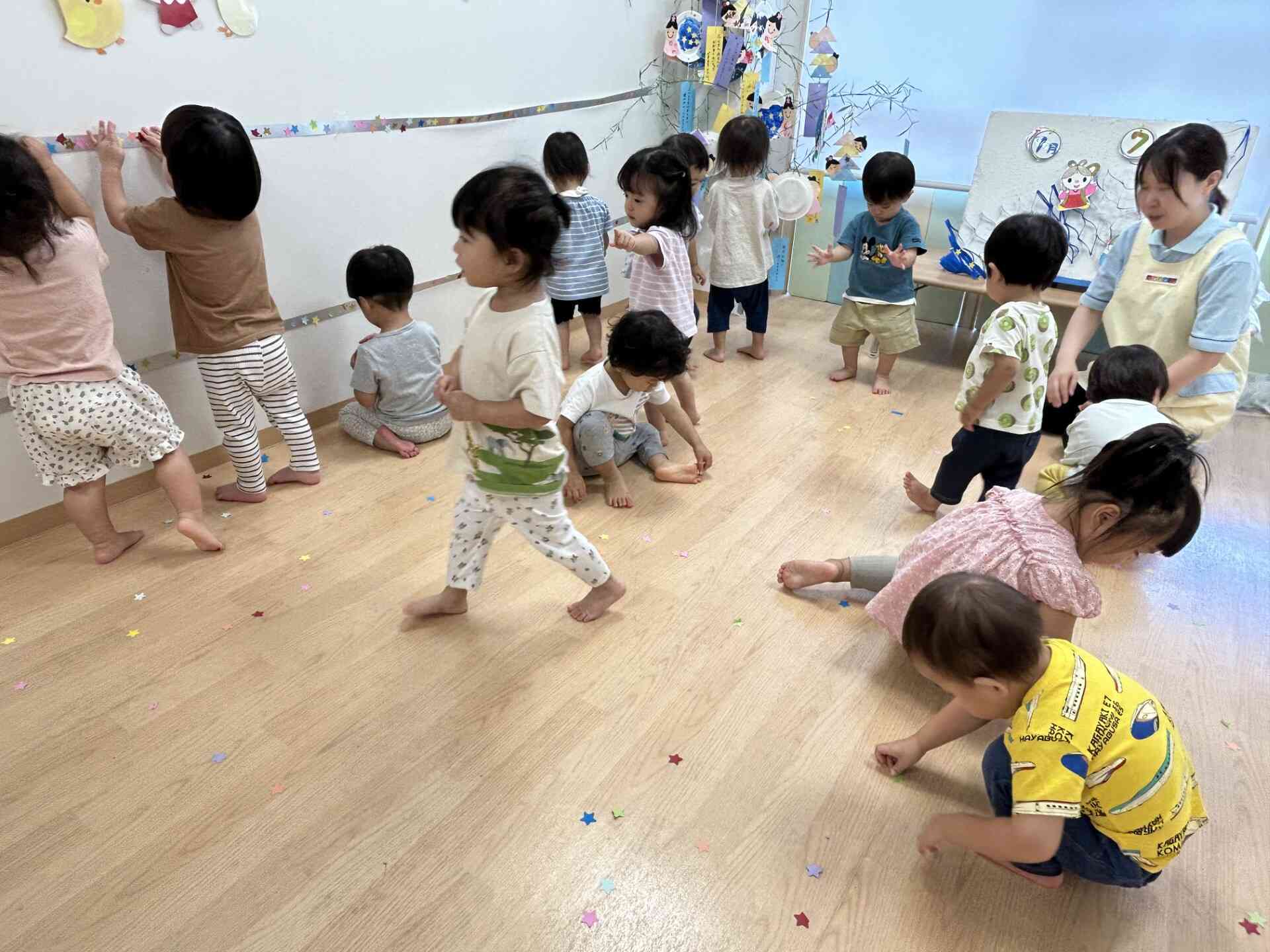 みんながせっせっと貼ってくれてる様子です！楽しそう！