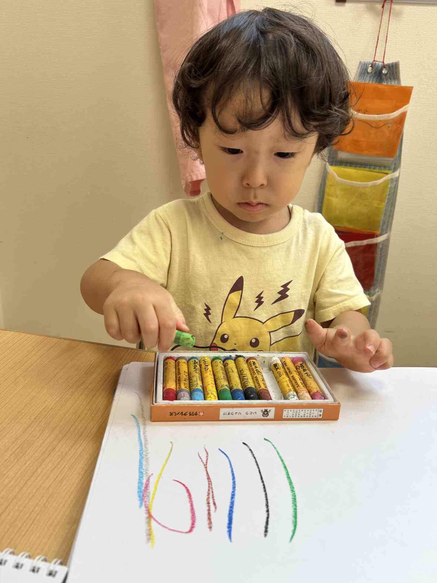 いろんな色の幼虫を描いてみたよ。