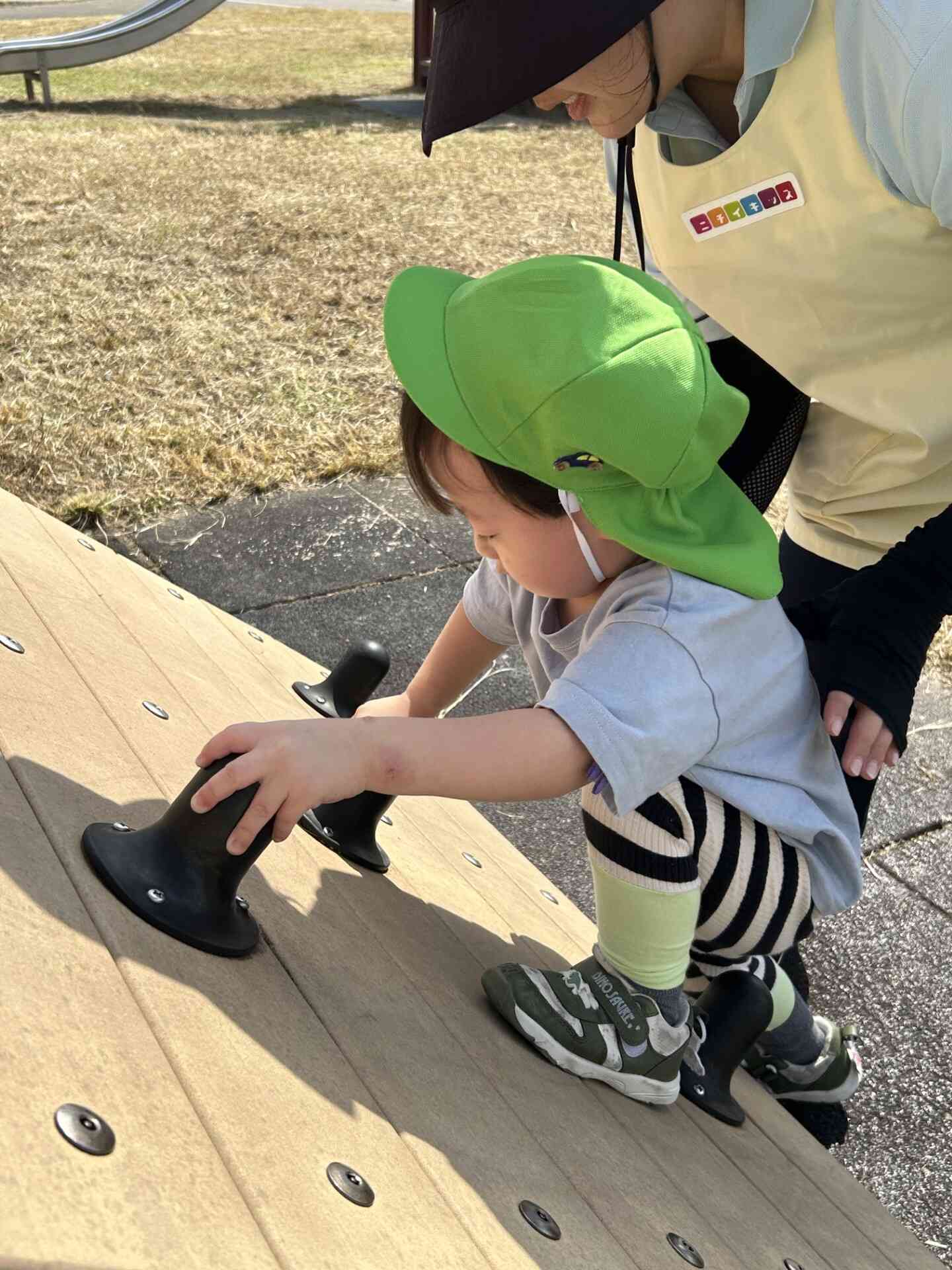 ぼくクライミングにも挑戦‼!少し難しかったけど、最後まで頑張りました。