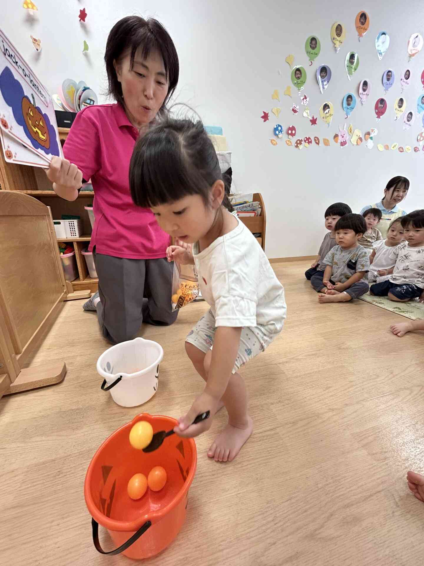 スプーンで運ぶよ♪