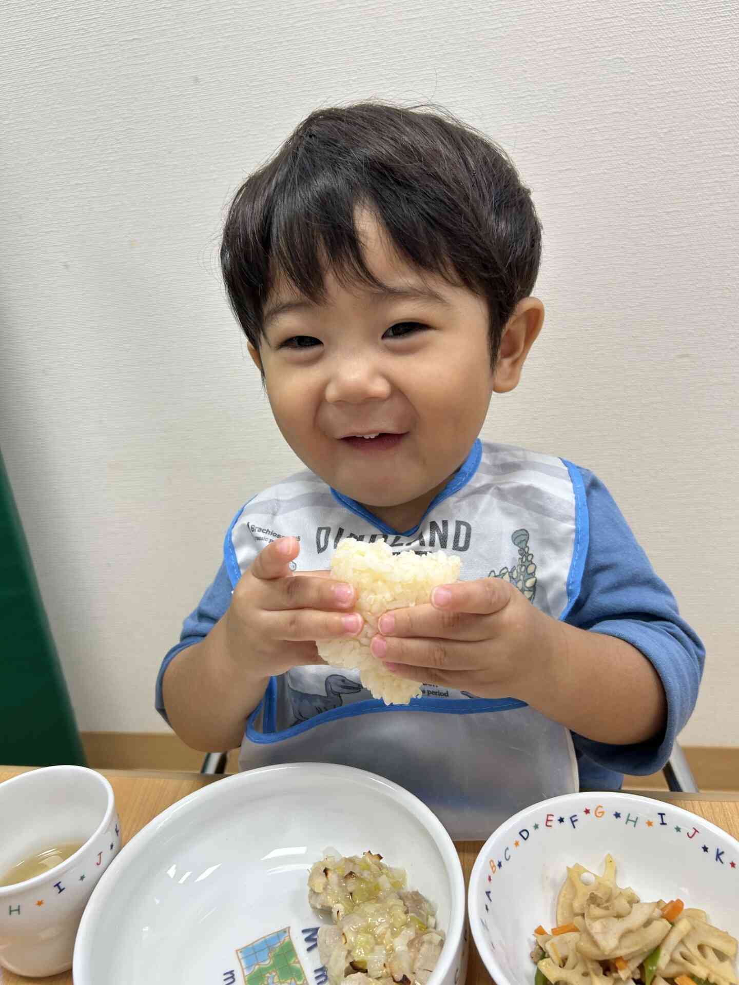 幸せいっぱいの笑顔ですね!