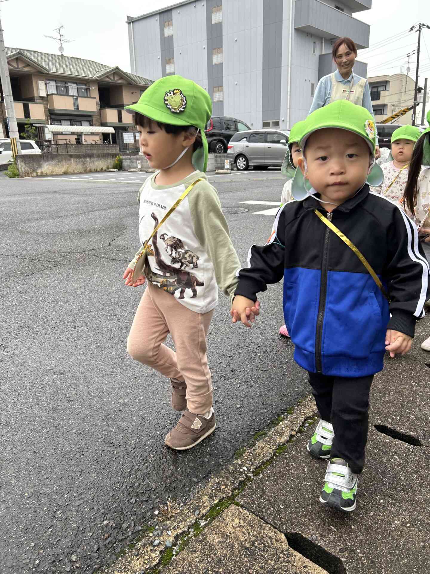 《おかしもらえるかな～？》