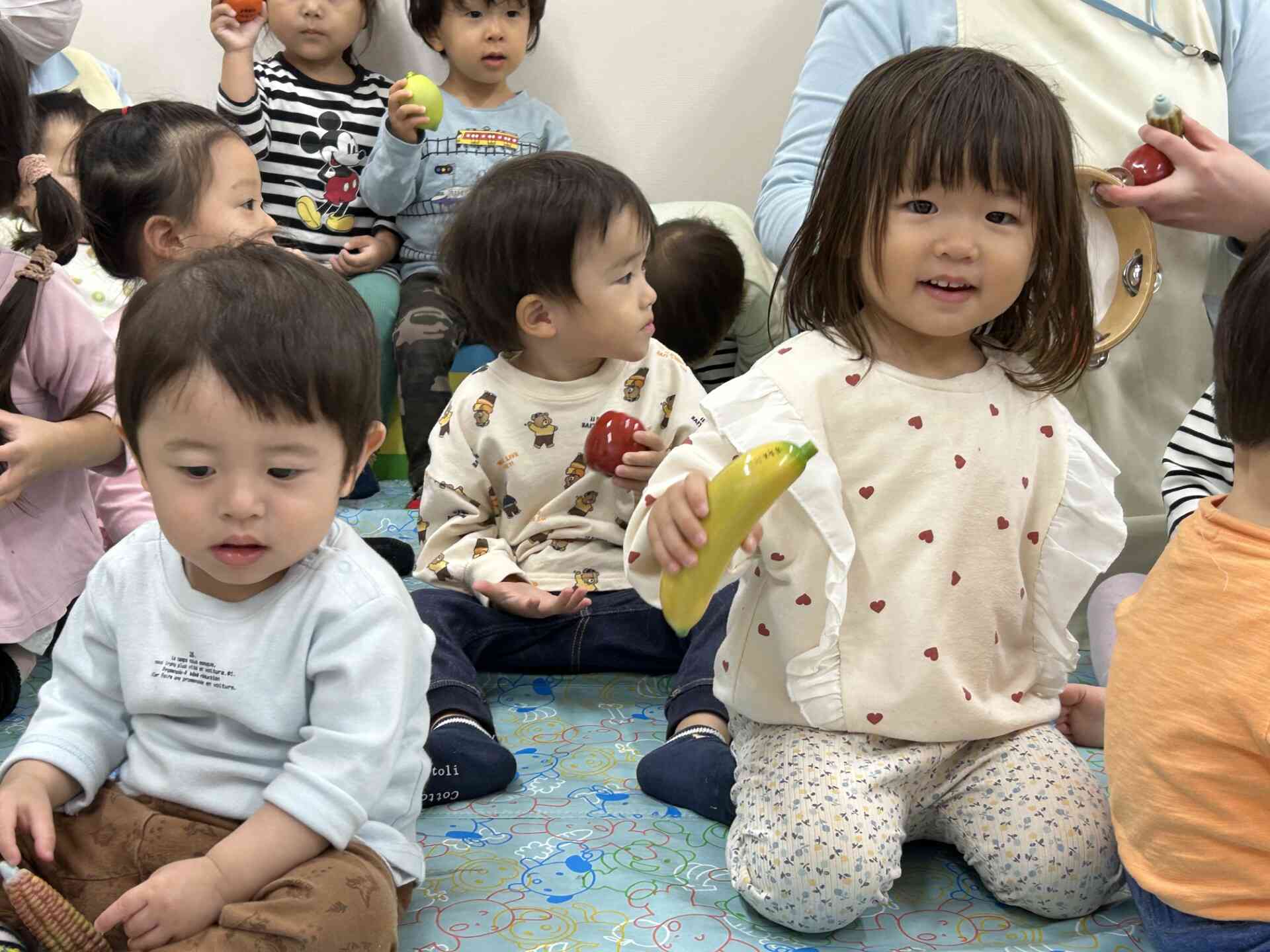 果物シェイカーでリズムに合わせて『シャカシャカ!』