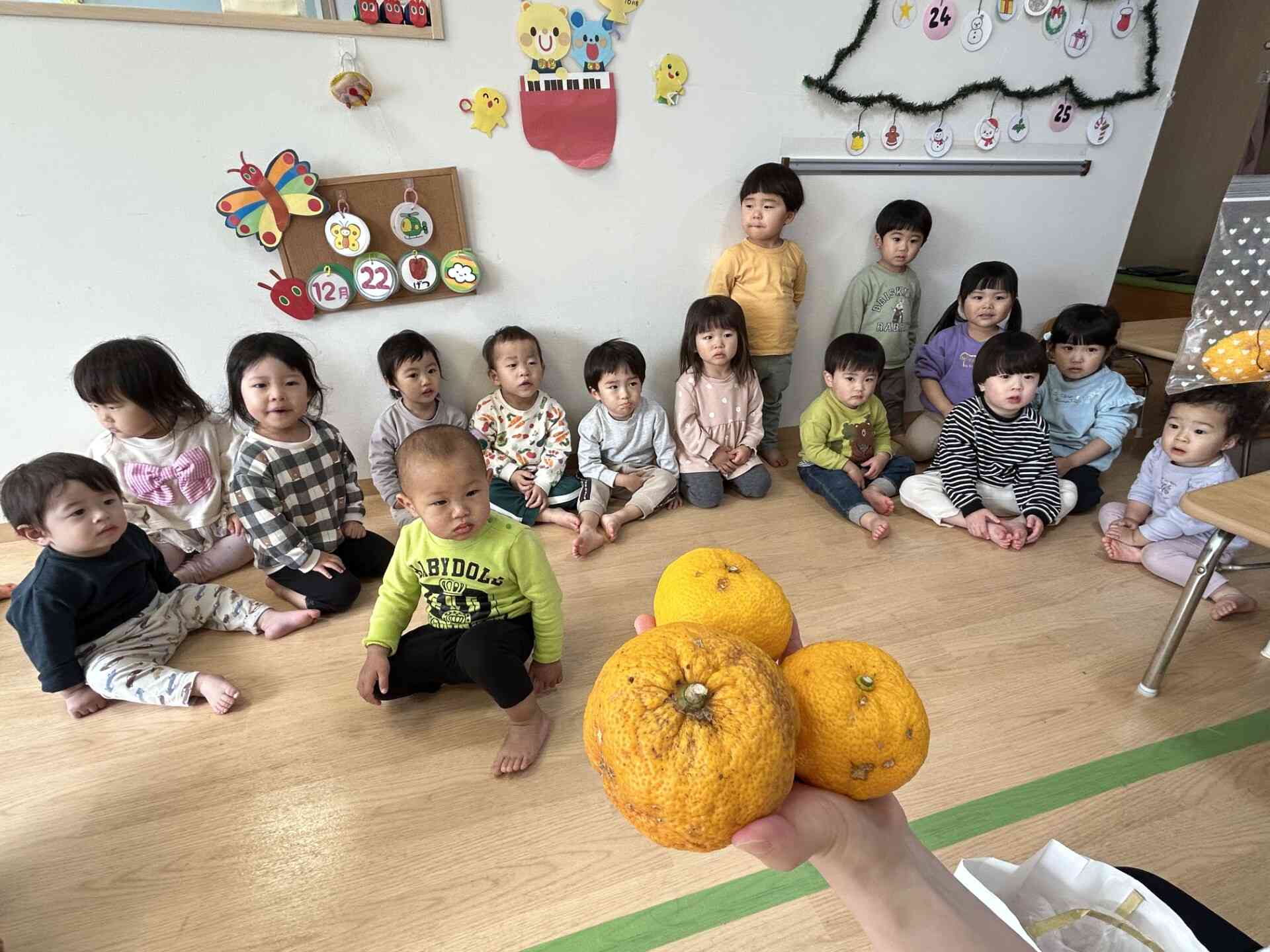 これはなあに？みかん？