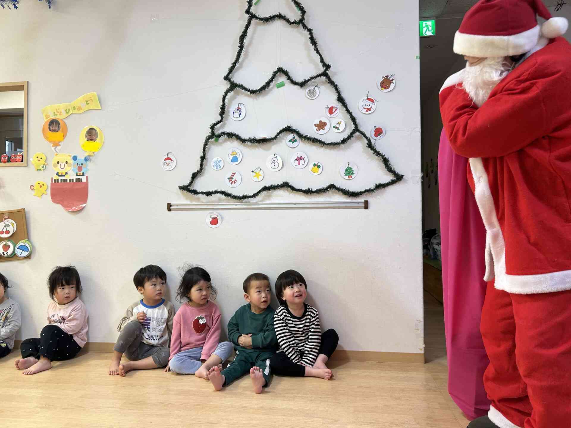 サンタが保育園にやってきた？！