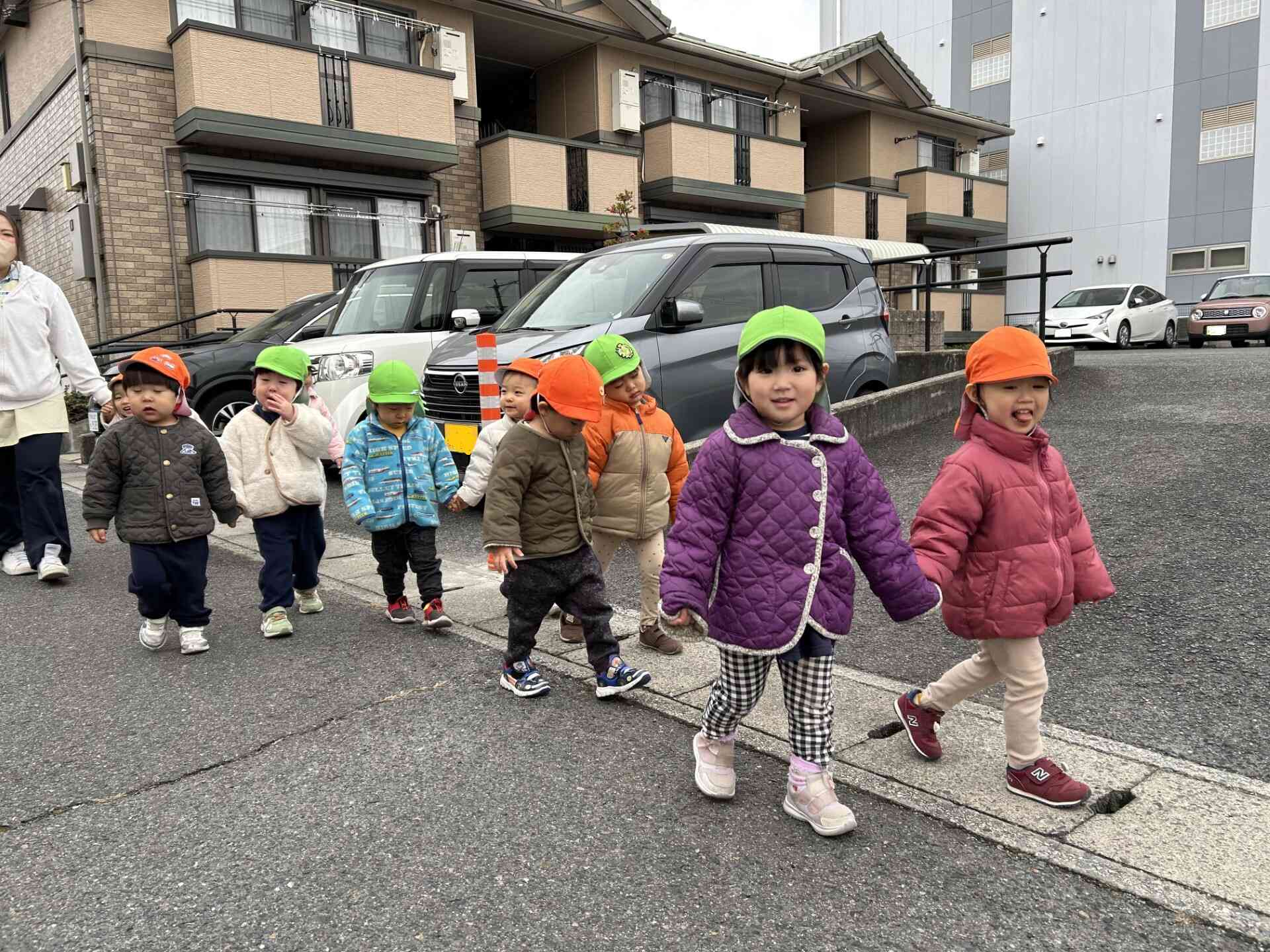 手つなぎ散歩が上手になってます！