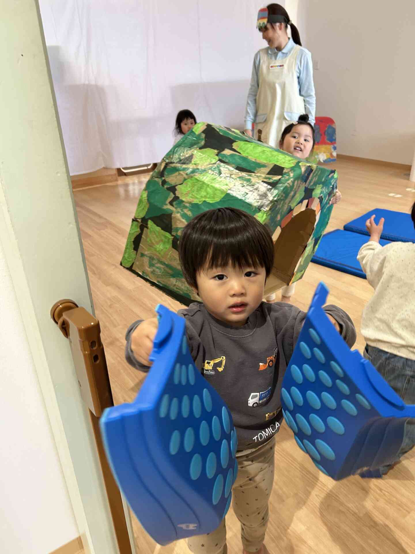 僕はこれ持って遊び場を作るぞ〜