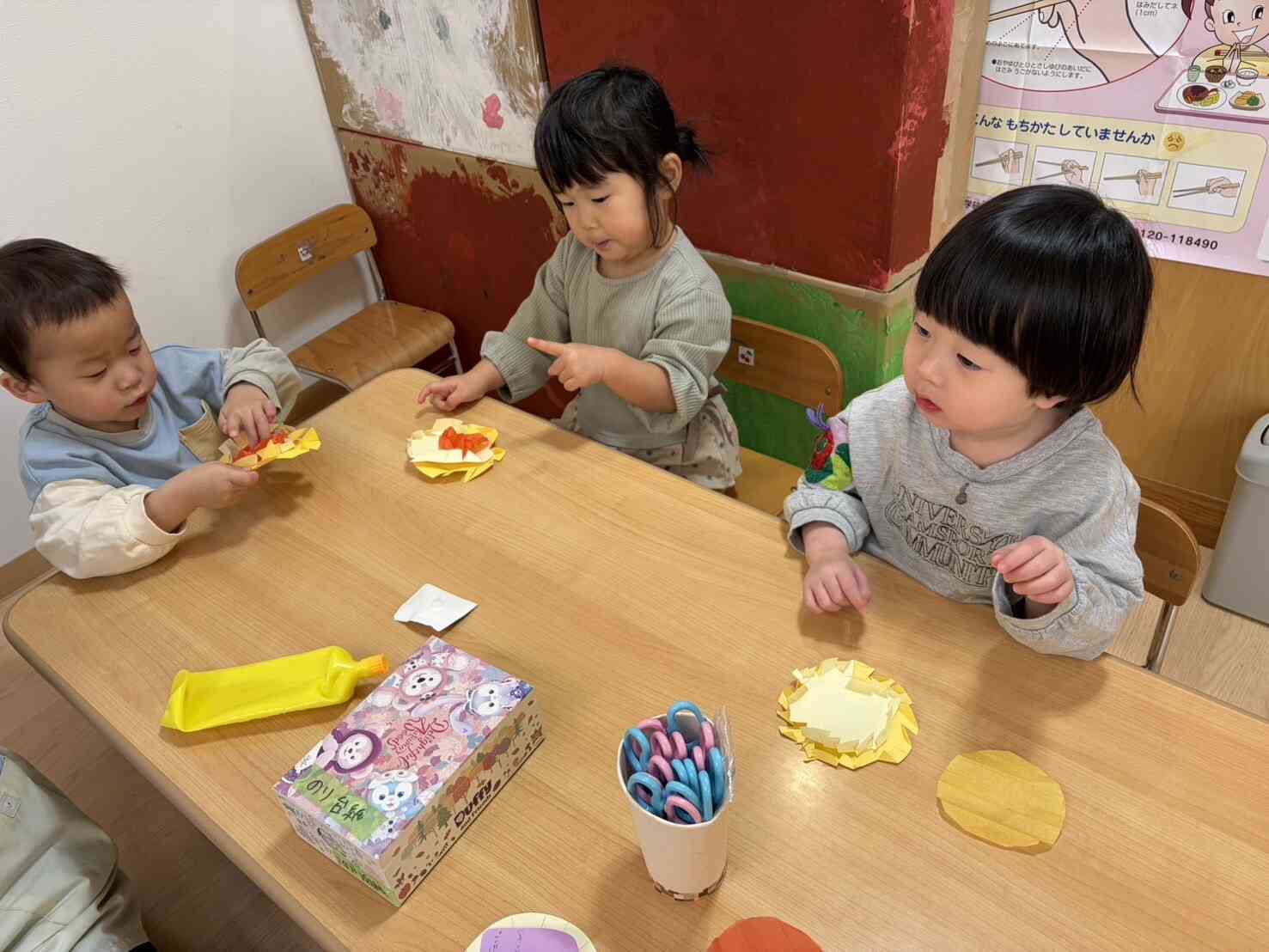 いちの指で糊を使うよ‼︎