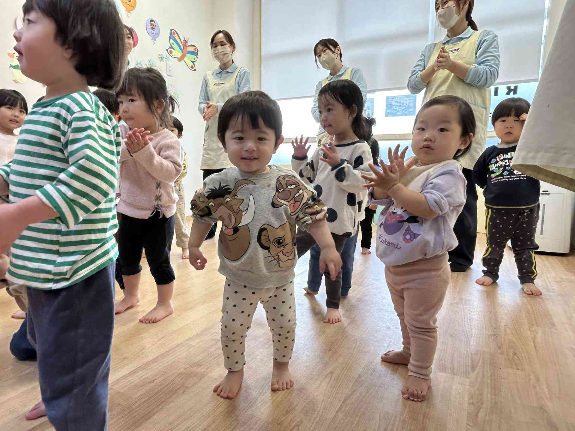 ０歳児さんも最後まで楽しく参加できるようになりましたよ。