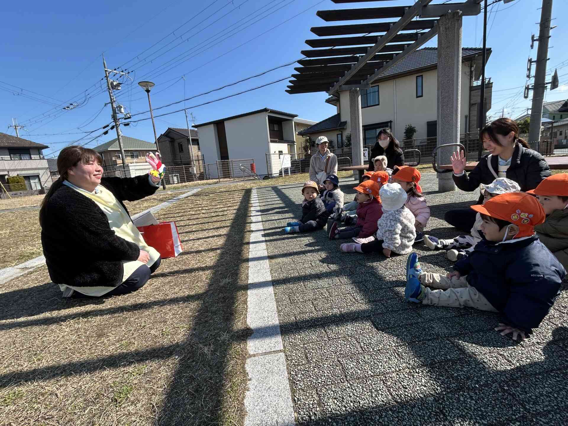 手袋シアターに興味津々です。