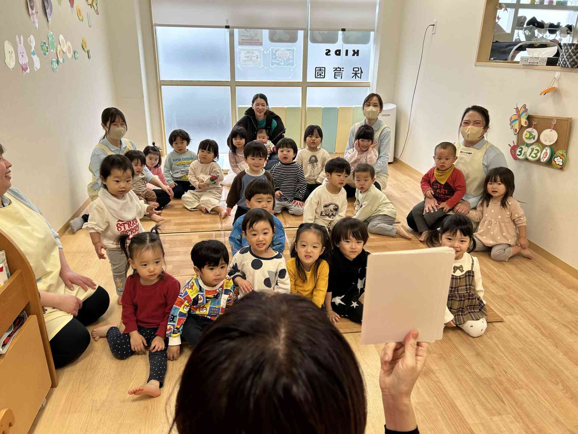 英語であ・そ・ぼ！みんなの視線が一点に集中！