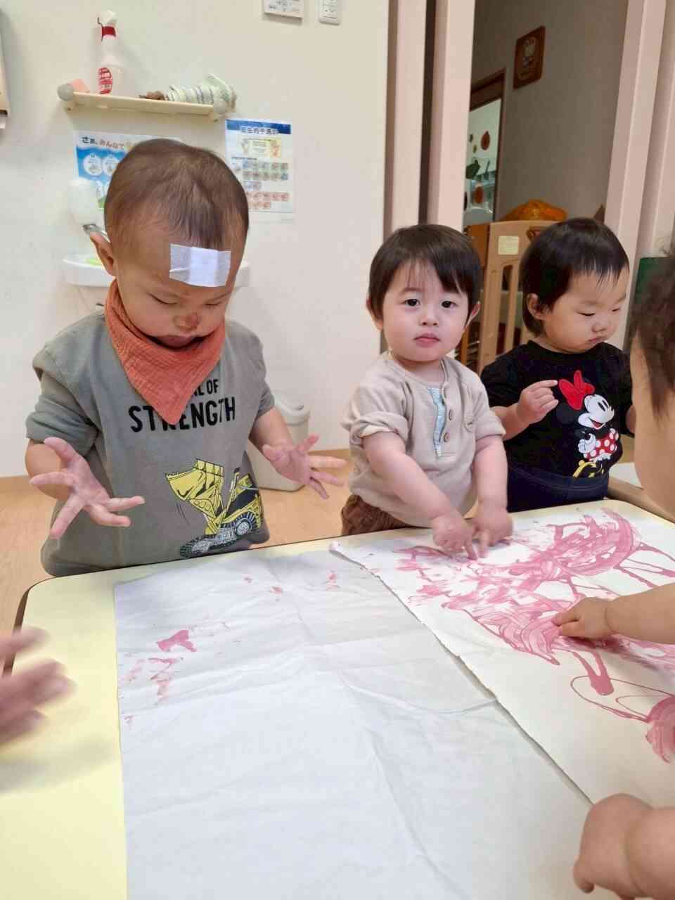 綺麗な色をじっくり観察中…