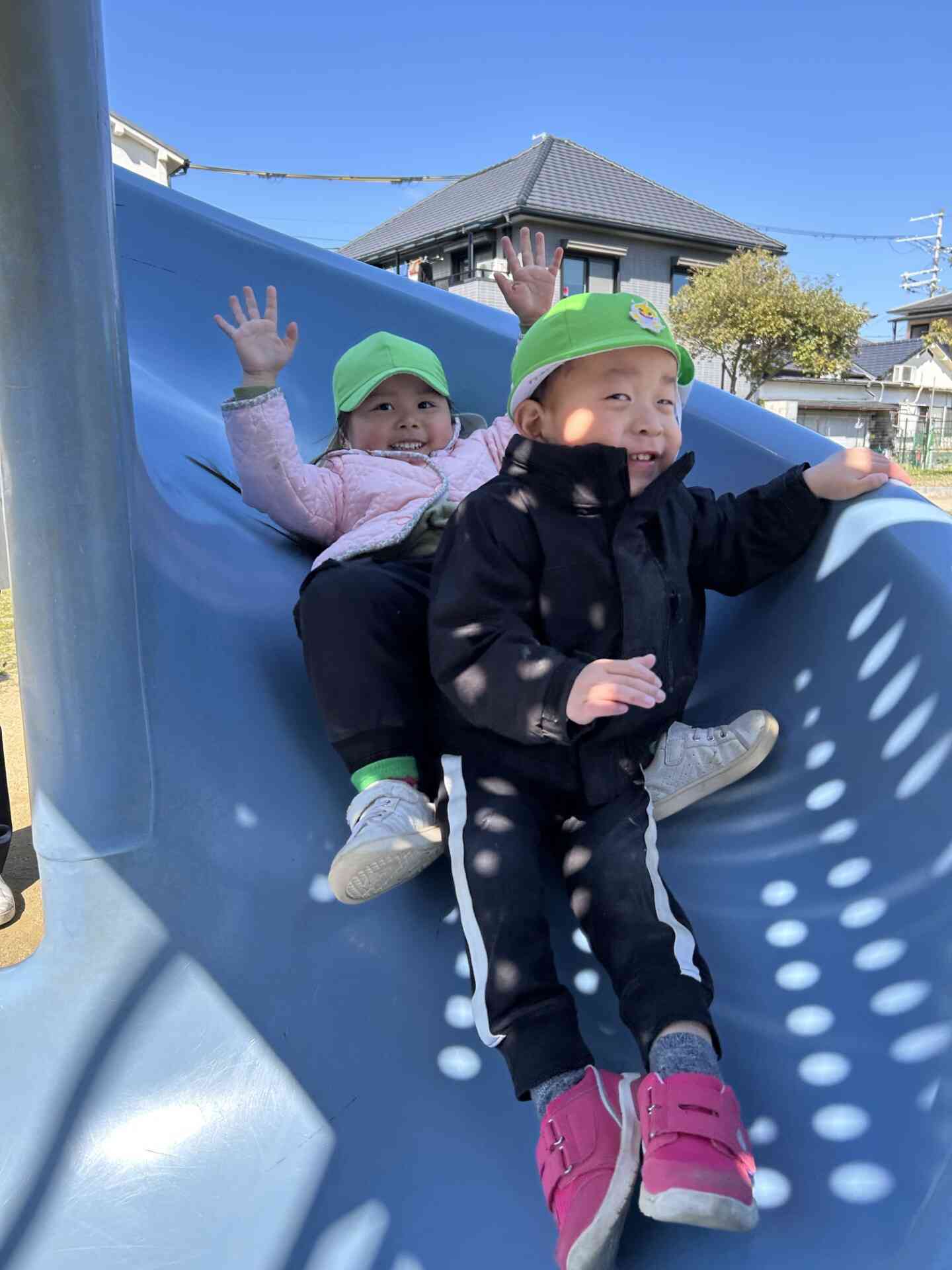 「いっしょにすべろ〜」クルクルすべり台‼︎