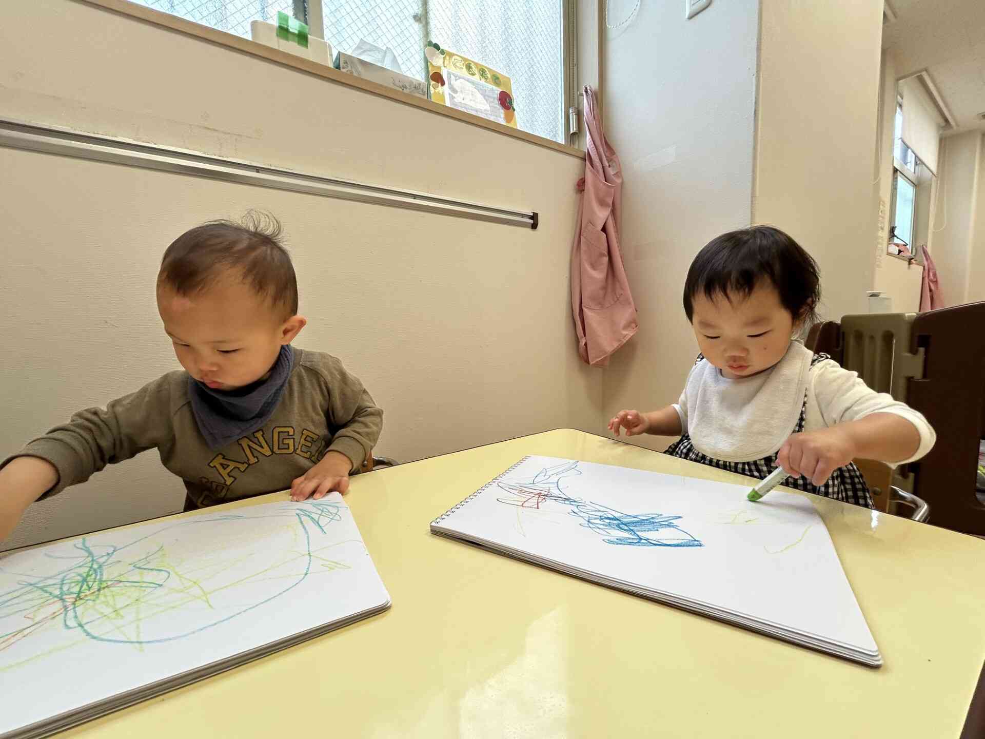 黙々とお絵描きしています…