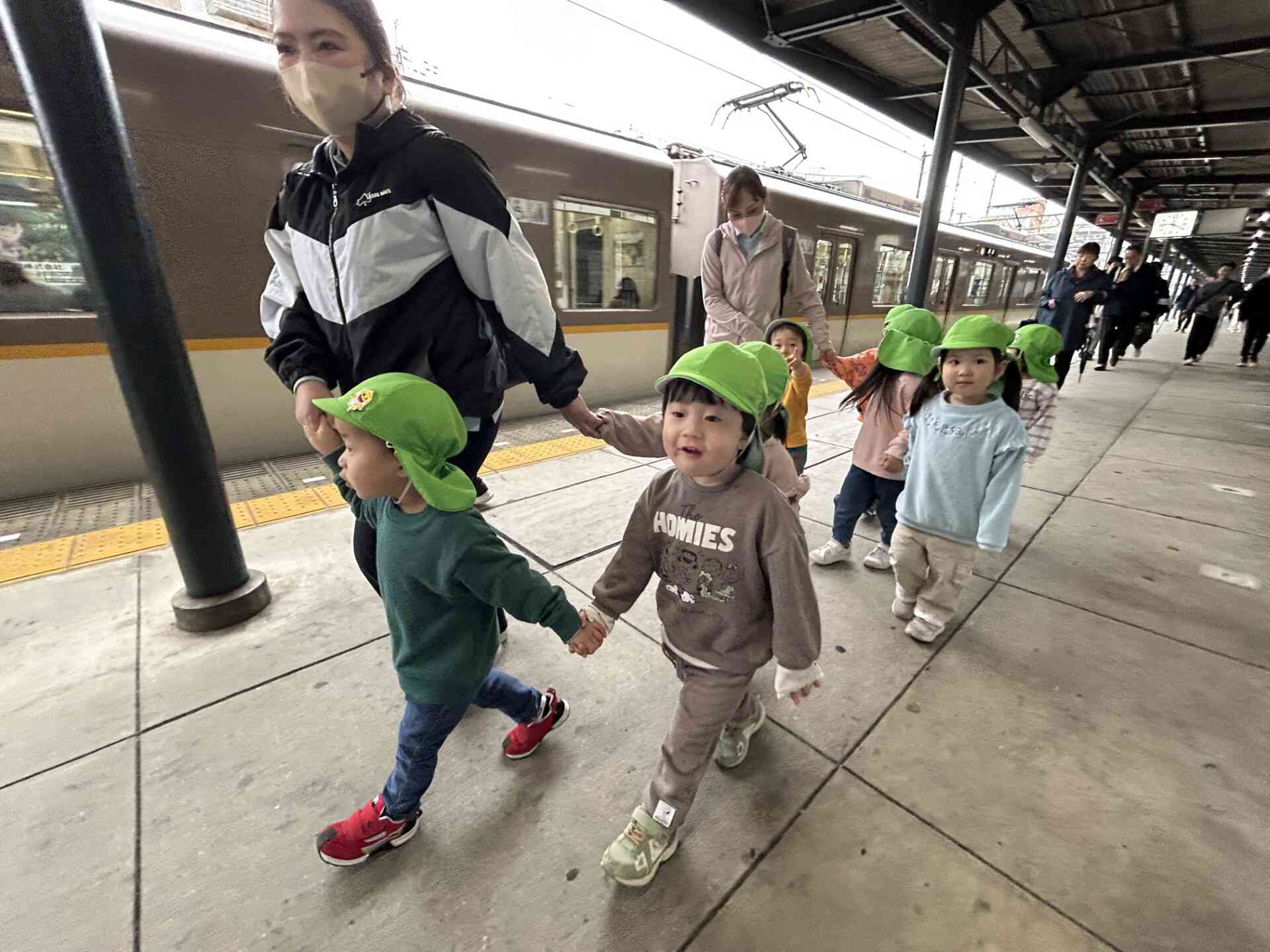 電車に乗るよー。