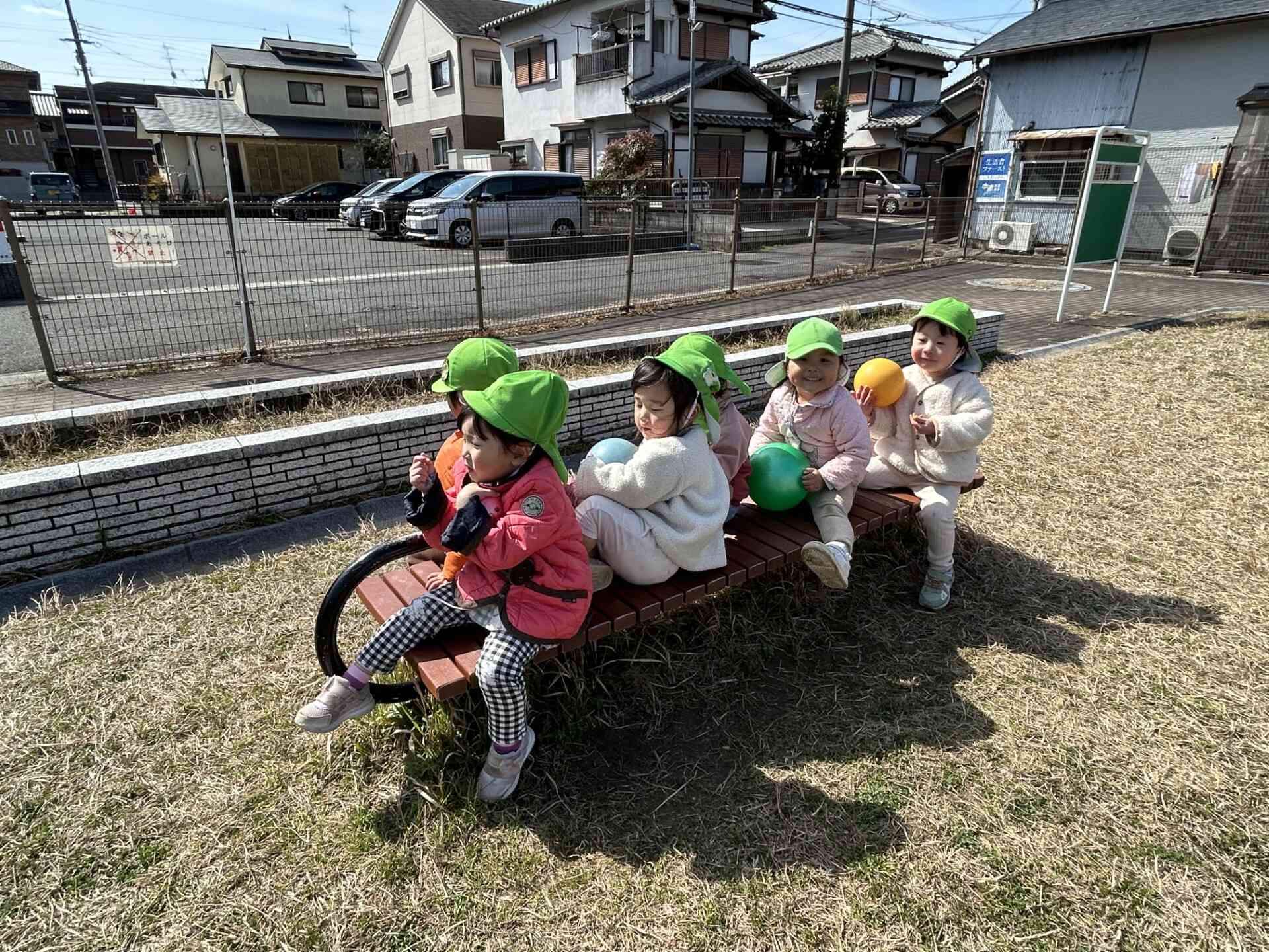 「みんなおいで〜」お友だちから呼ばれると全員が集まって電車ごっこをしていましたよ。