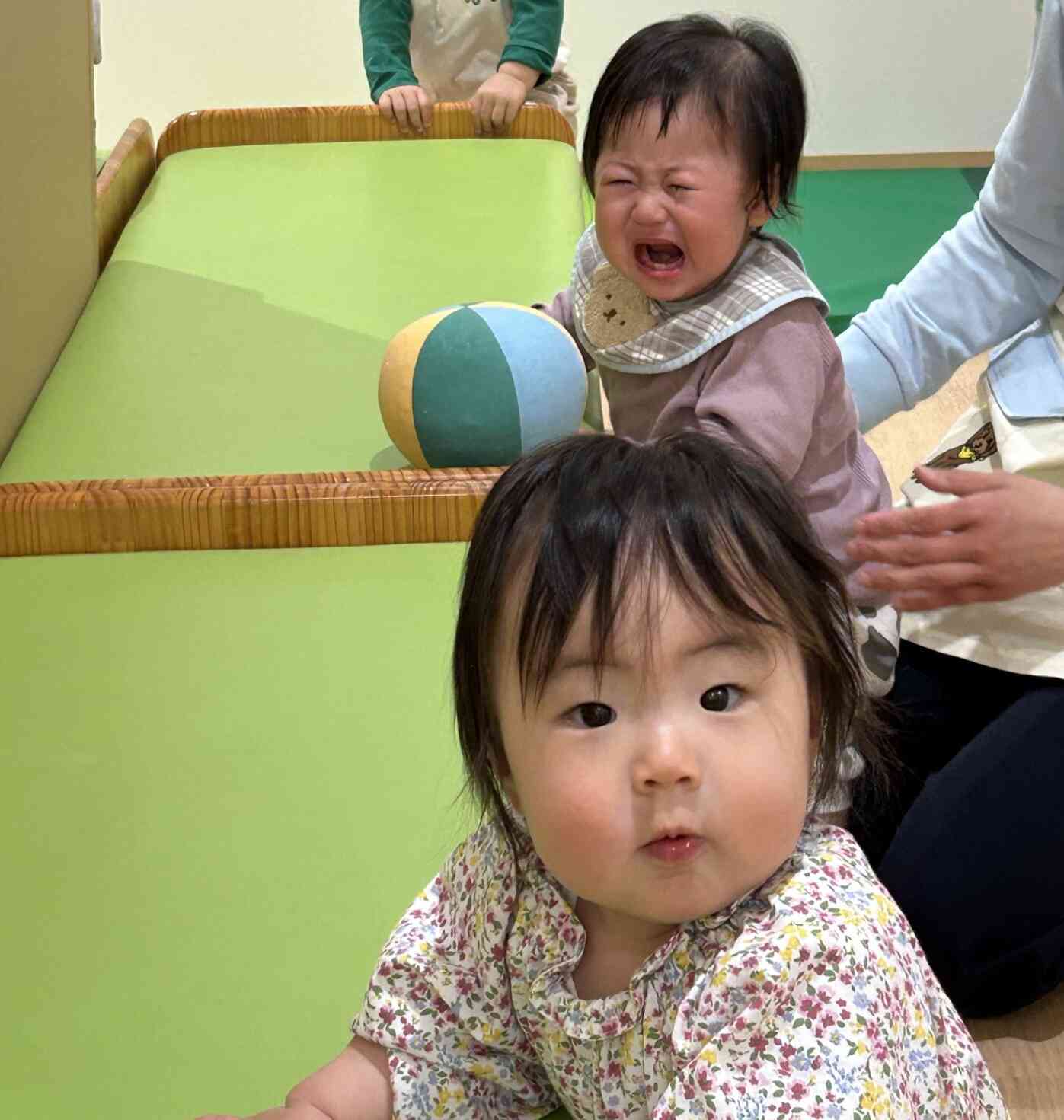 伝い歩きがとても上手でした！