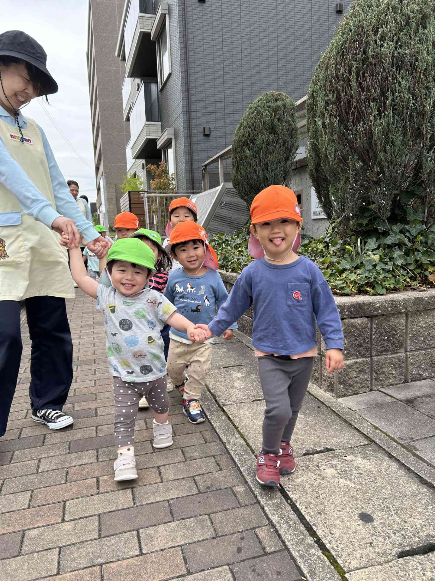手つなぎ散歩〜あひる組〜