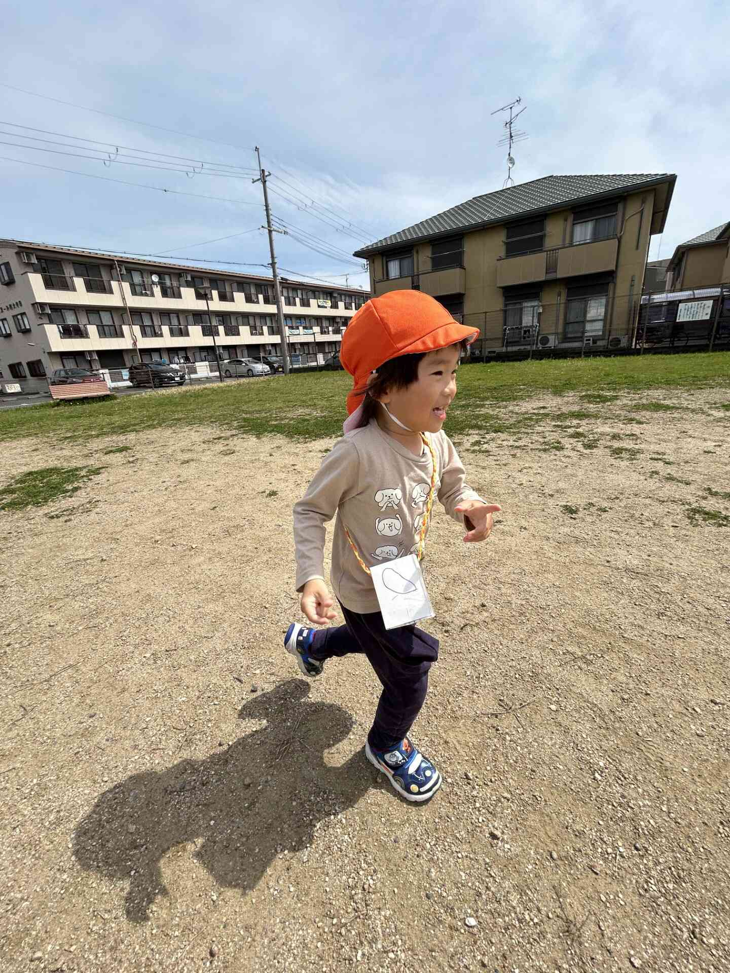 待て待て〜！ちょうちょも見つけたよ。