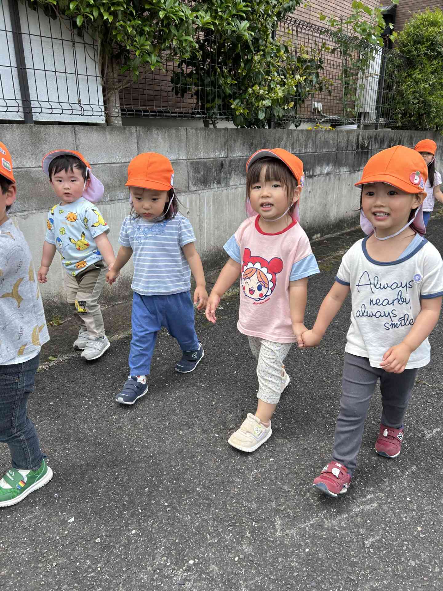 『こいのぼり』の歌を練習しながらケアセンターへ Let's go!