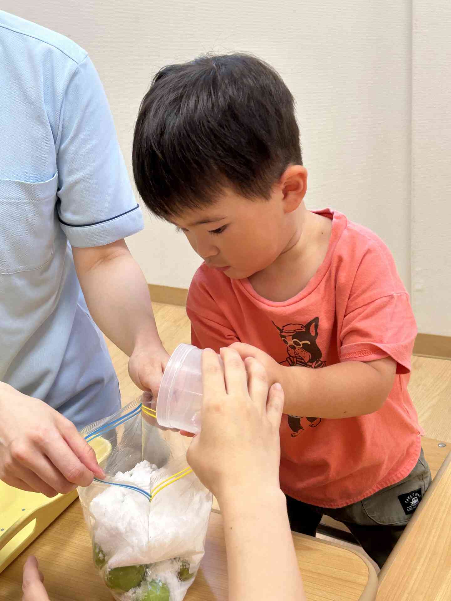 こぼさないように・・・そ~っと入れてくれましたよ。