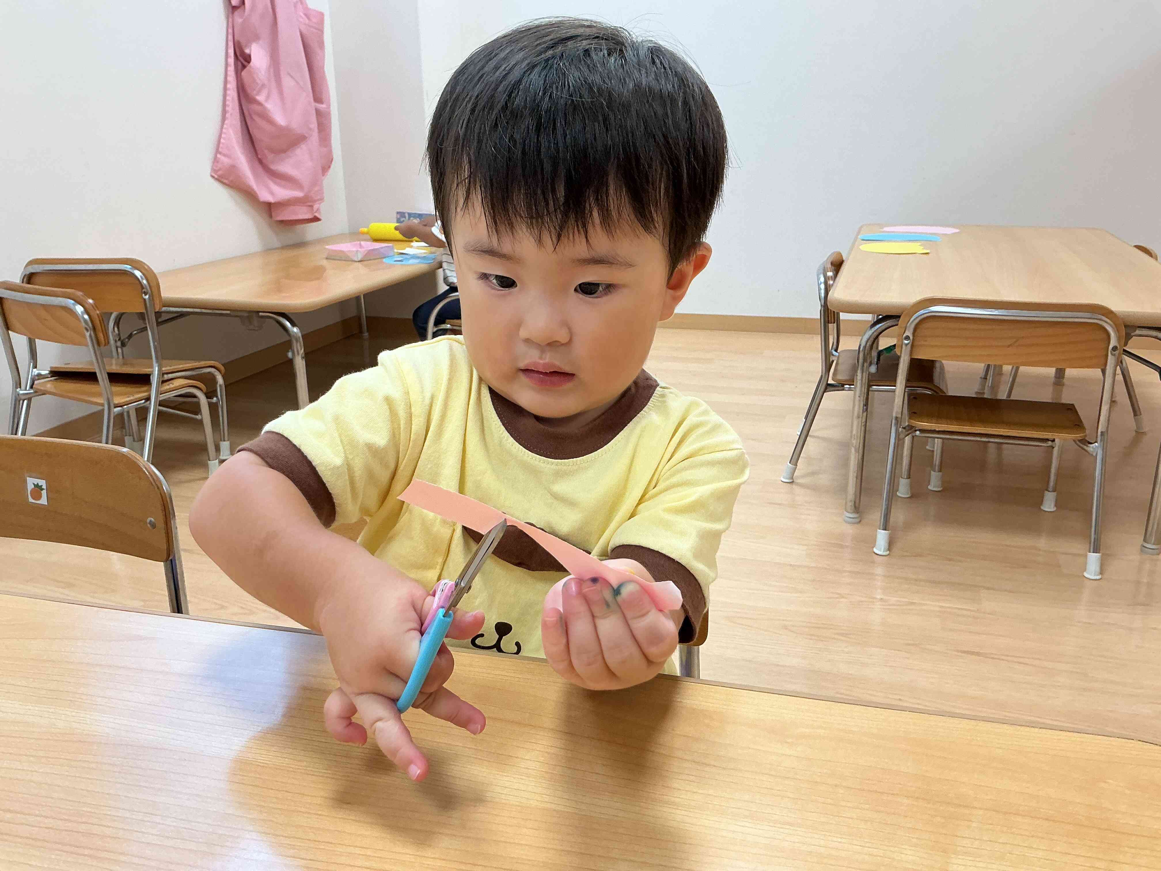 しっかりとハサミを見ながら切っていましたよ！