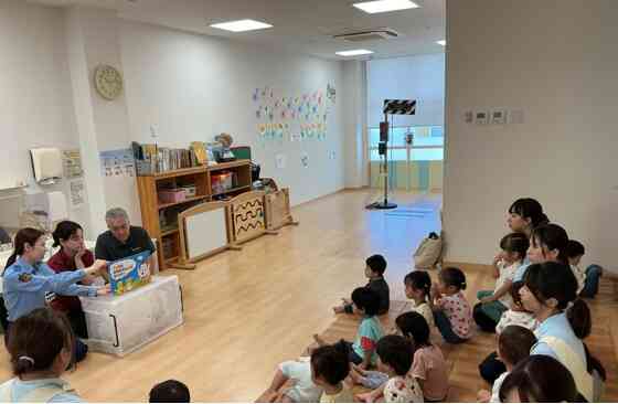 紙芝居に夢中です!