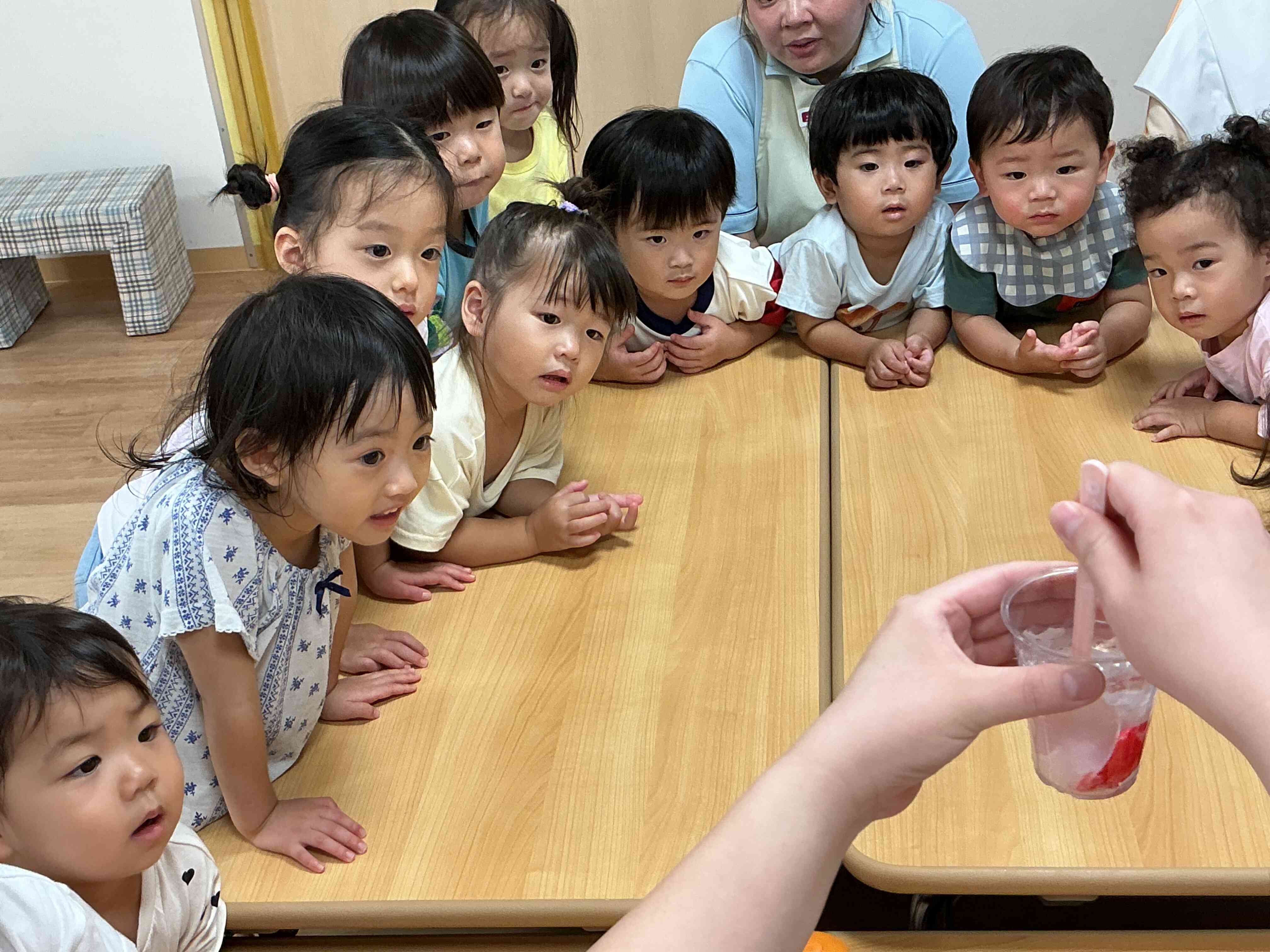 「うわぁ〜きれいな きいろ!!」