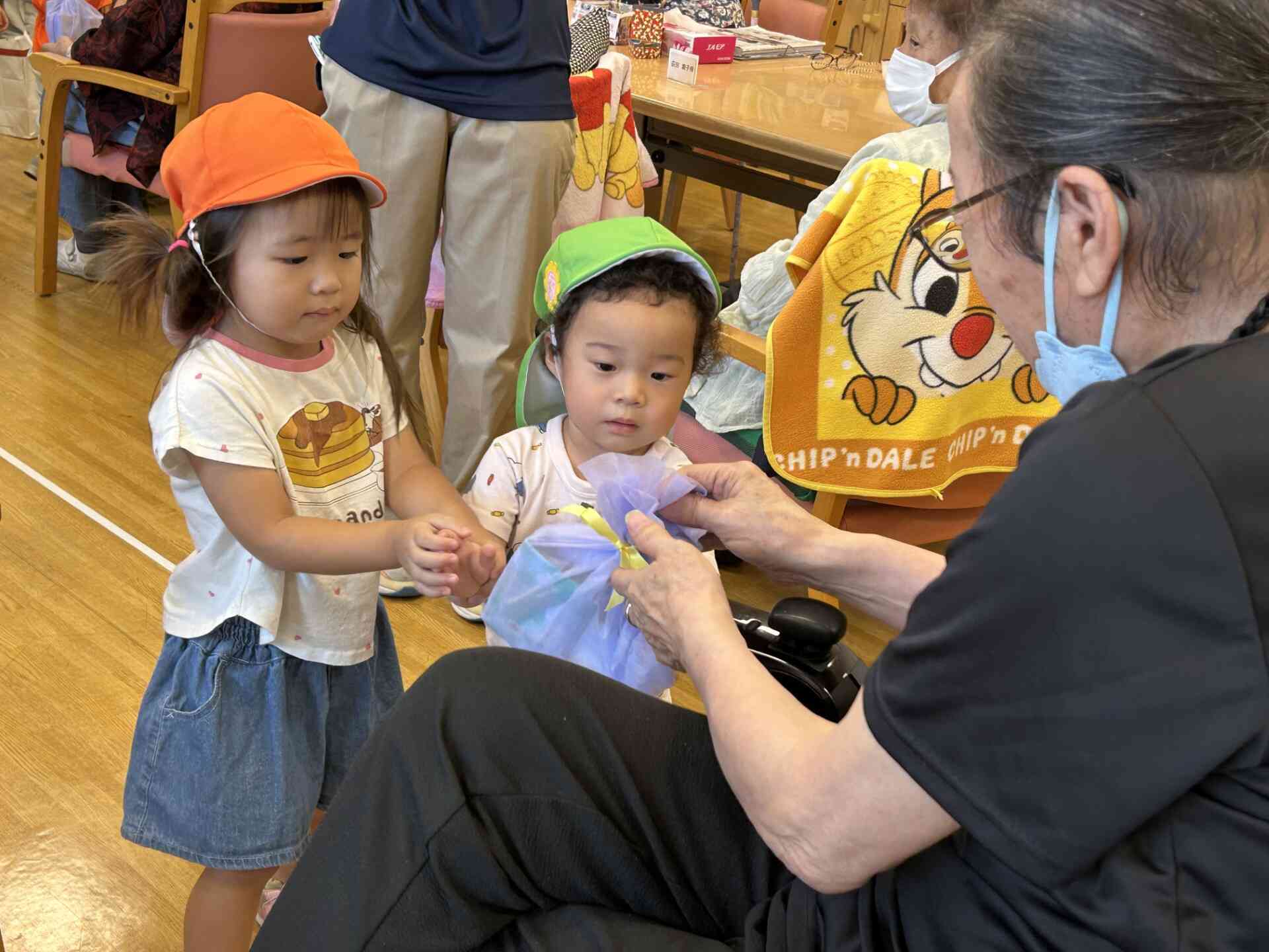 あひる組さんも少し緊張しながらも上手に