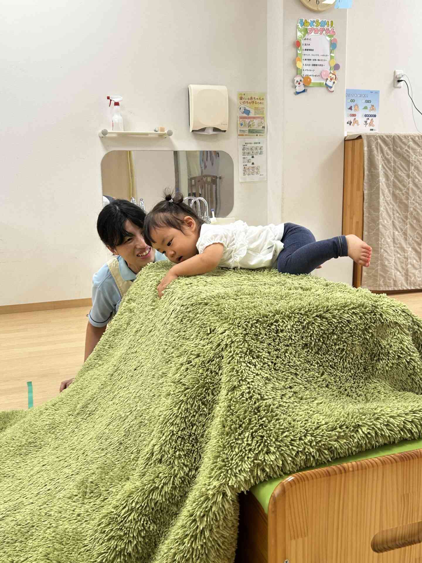 こんな高い山につかまって登れるようになりましたよ。