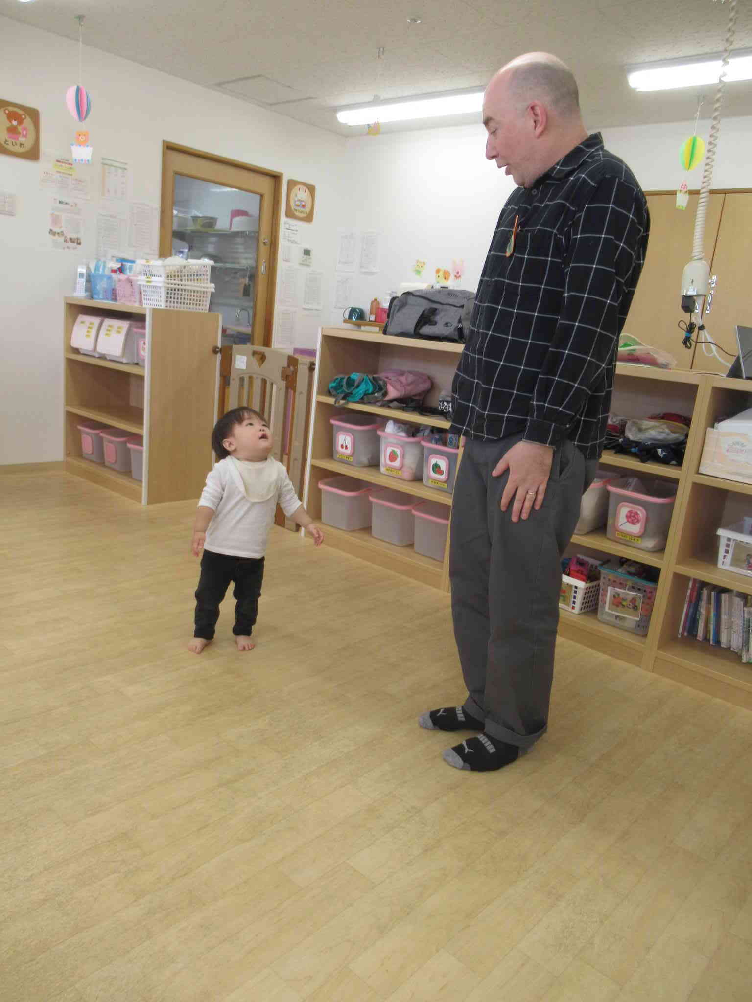 「STOP！」の合図でおててピーン！