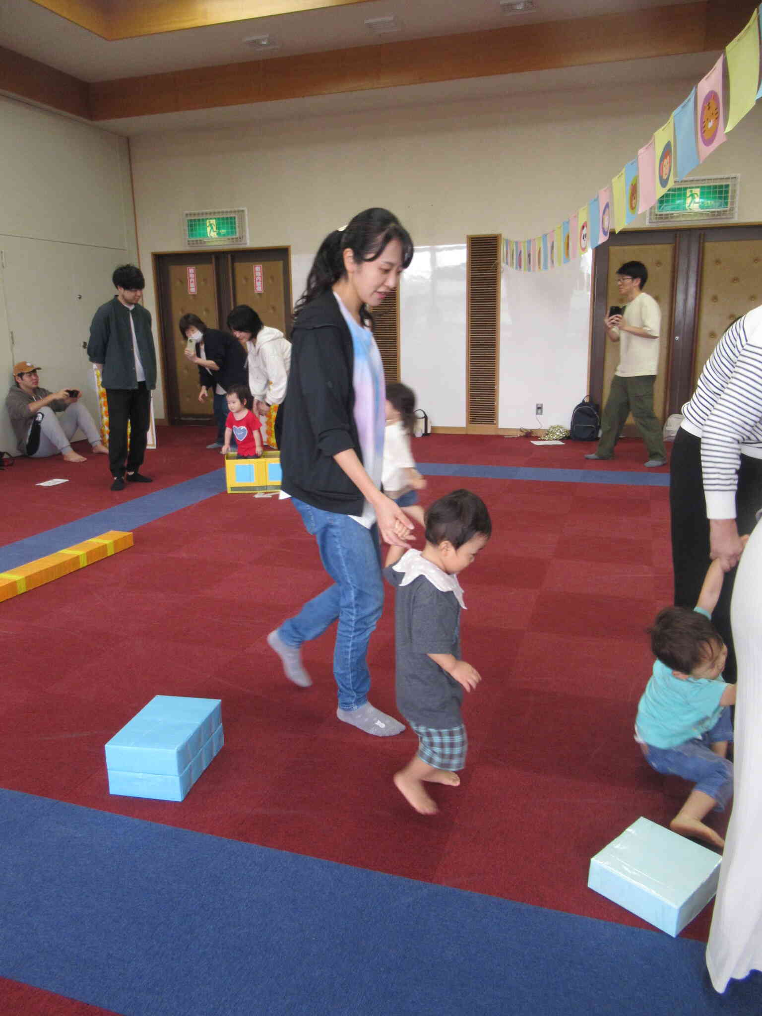 ママといっしょにジャーンプ！