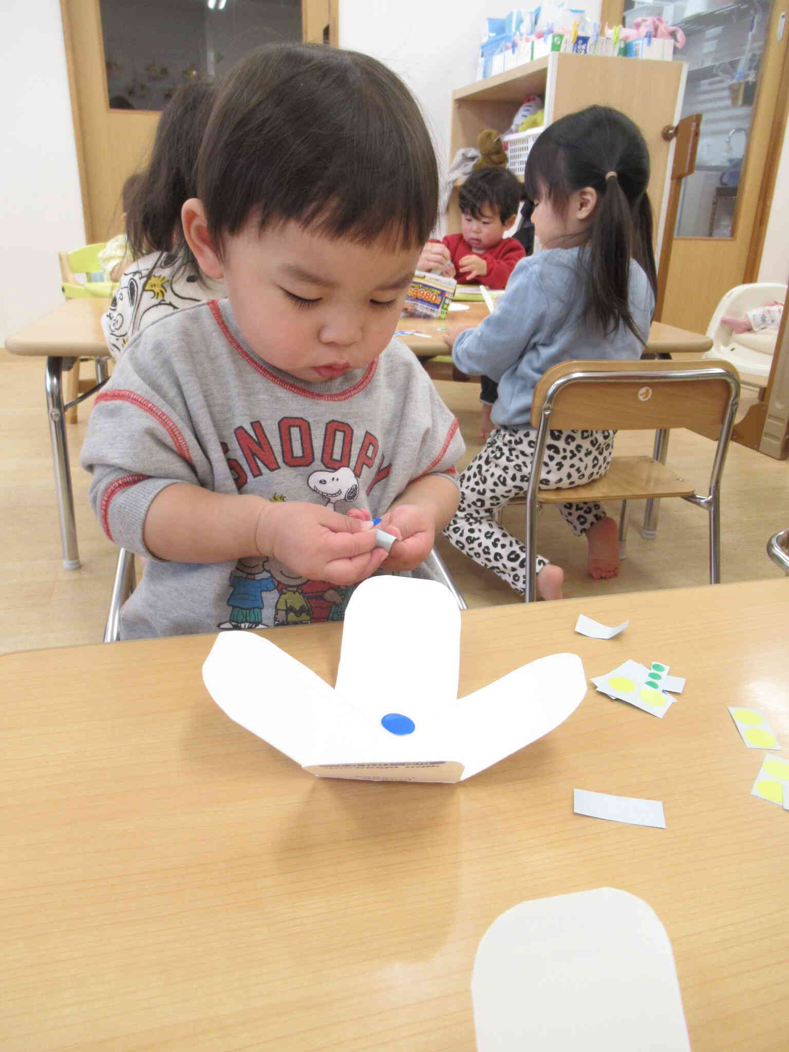 好きな色をえらんでペタっ!(^^)!