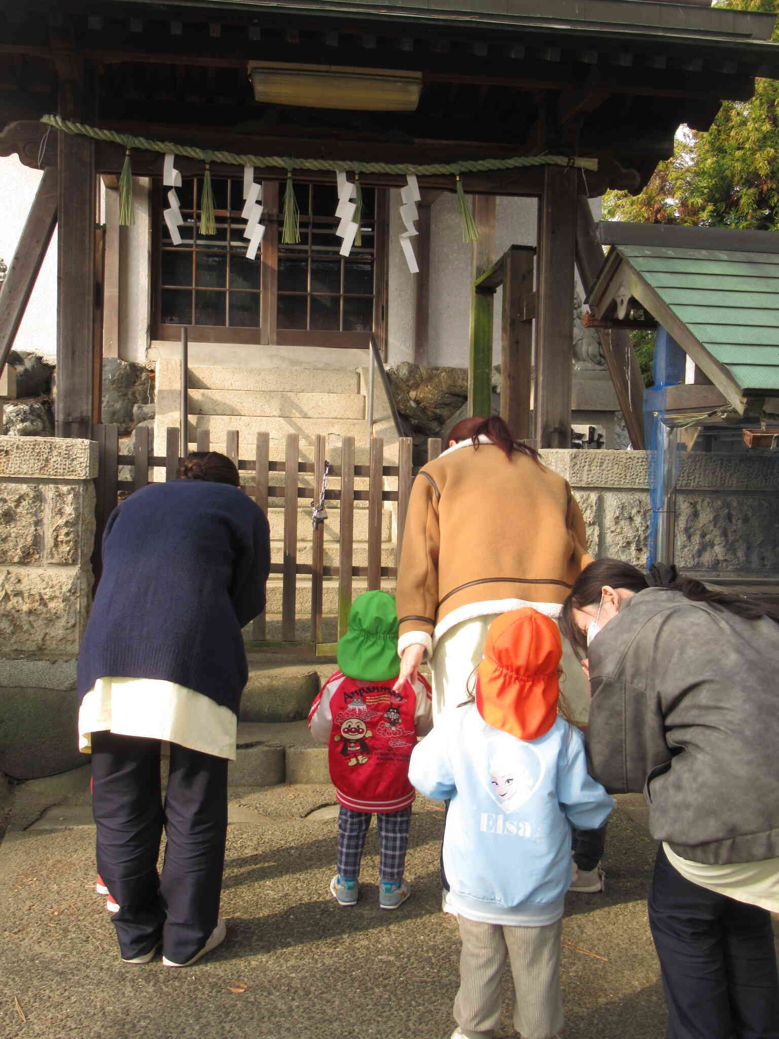 おててをパンパン