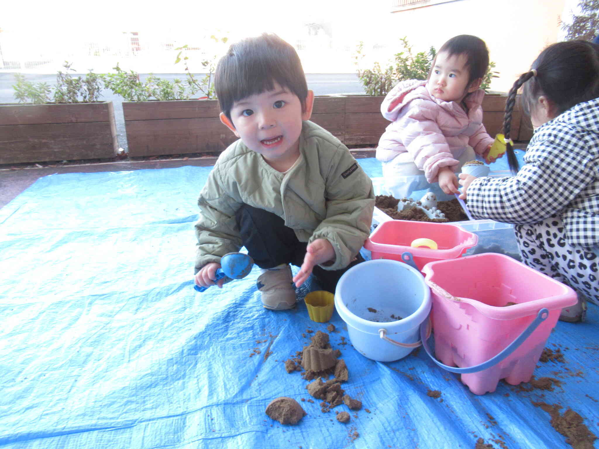 バケツにもシートにもジャ～(*^^*)